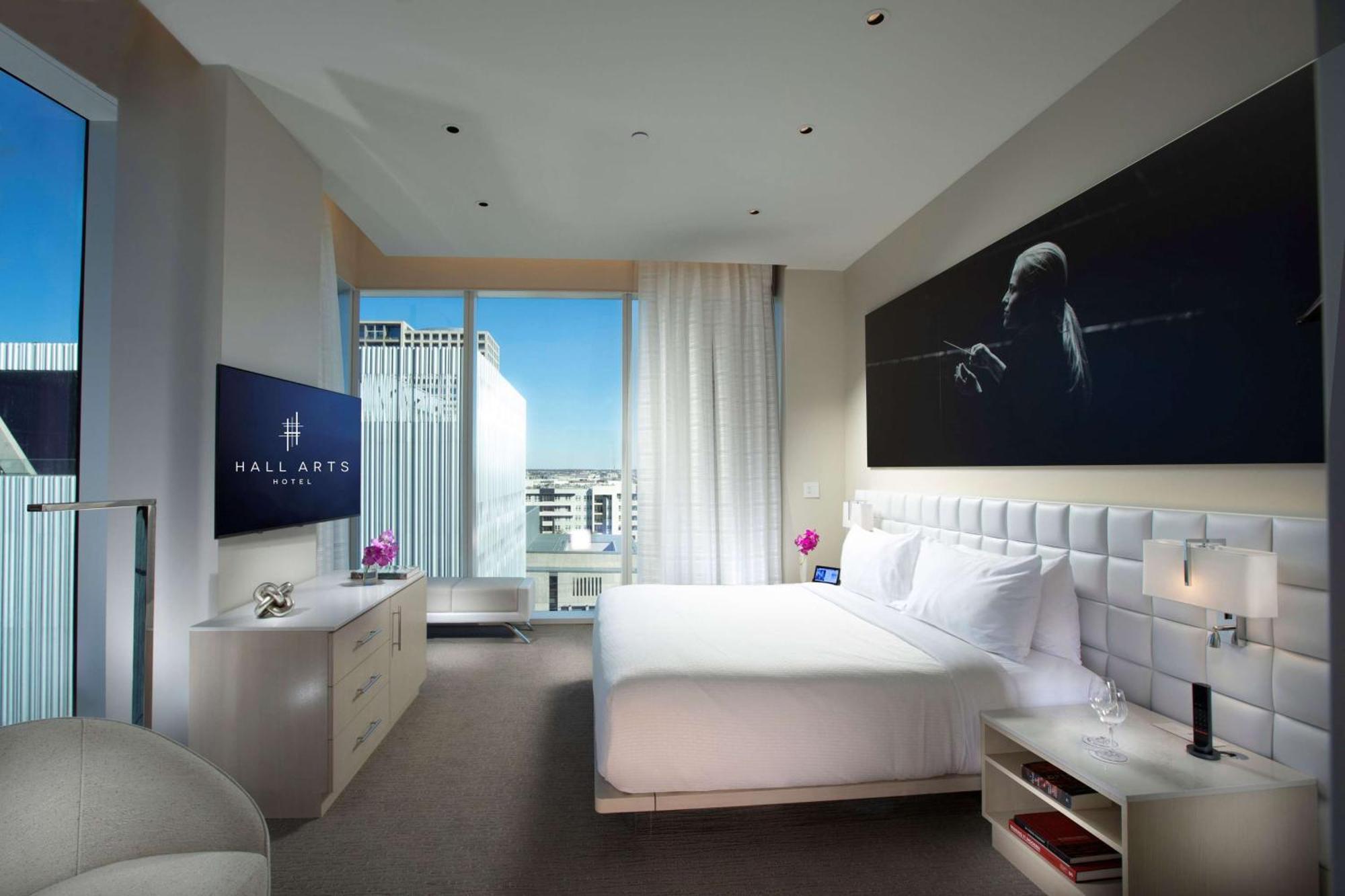 Hall Arts Dallas, Curio Collection By Hilton 5* Dallas