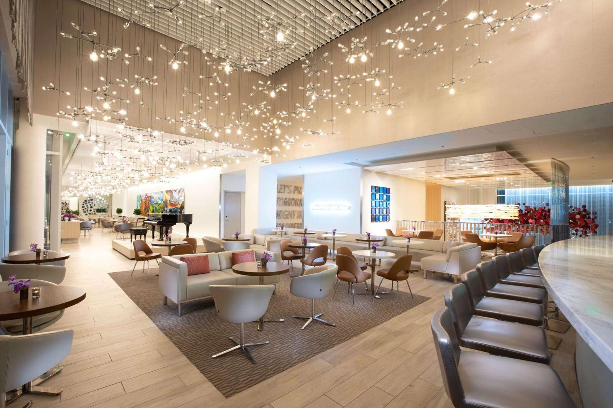 Hall Arts Dallas, Curio Collection By Hilton 5*