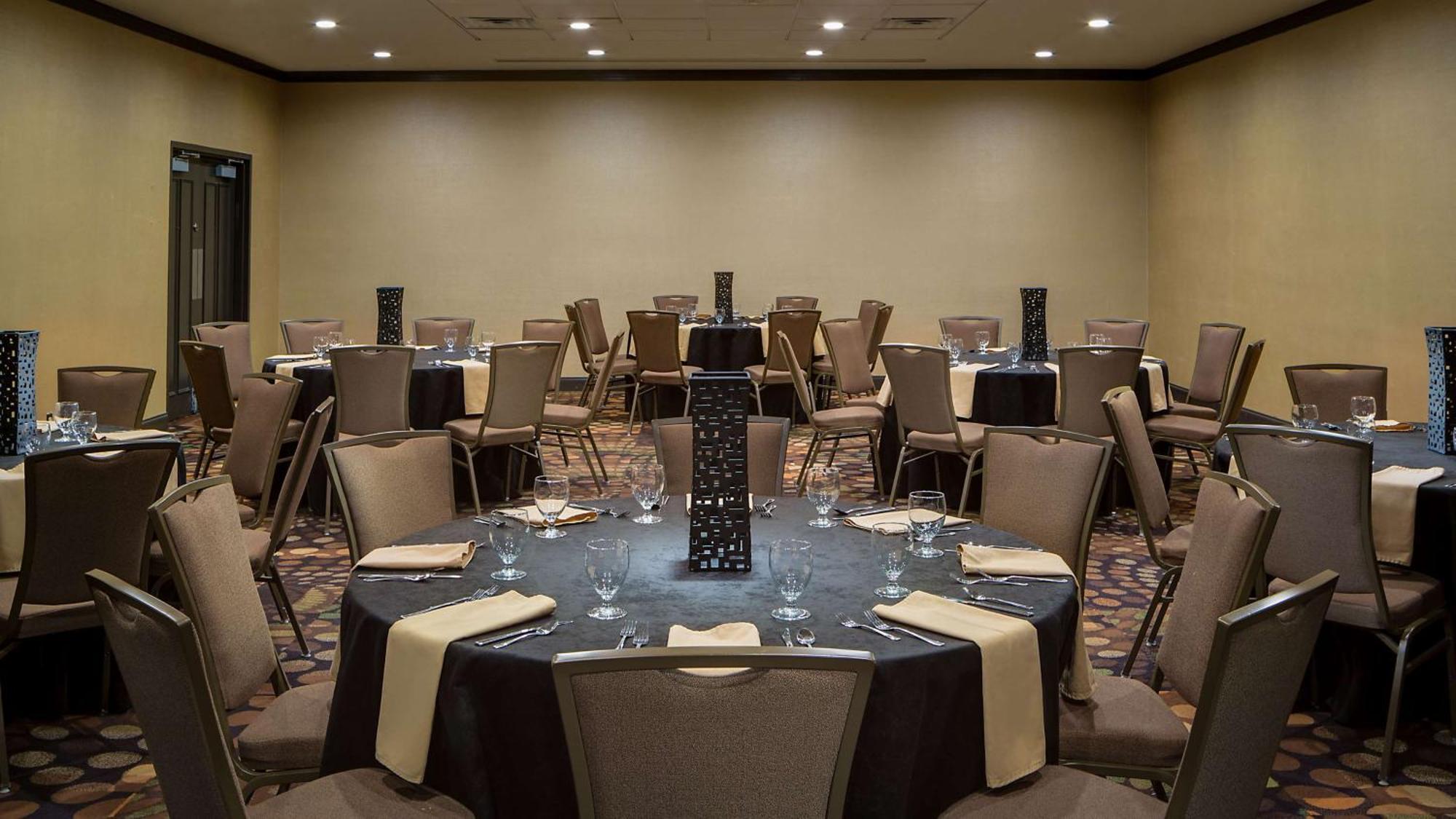 Embassy By Hilton Dallas-love Field Hotel Dallas