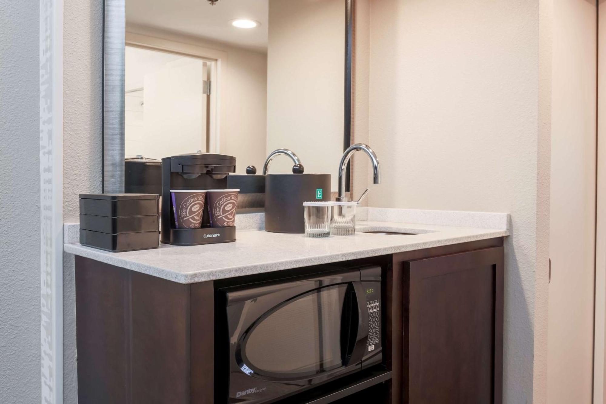 Embassy By Hilton Dallas-love Field Hotel