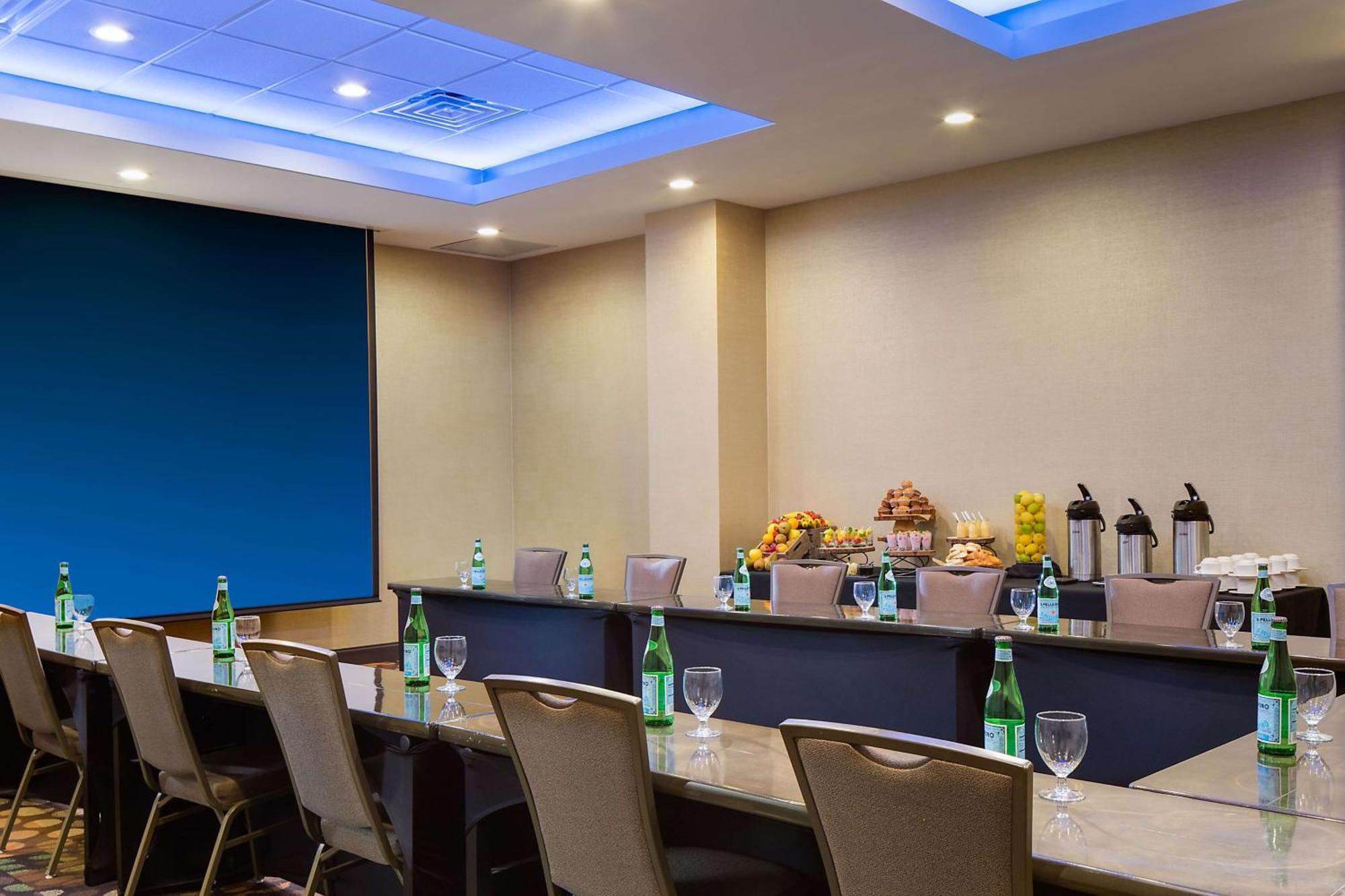 Embassy By Hilton Dallas-love Field 4*