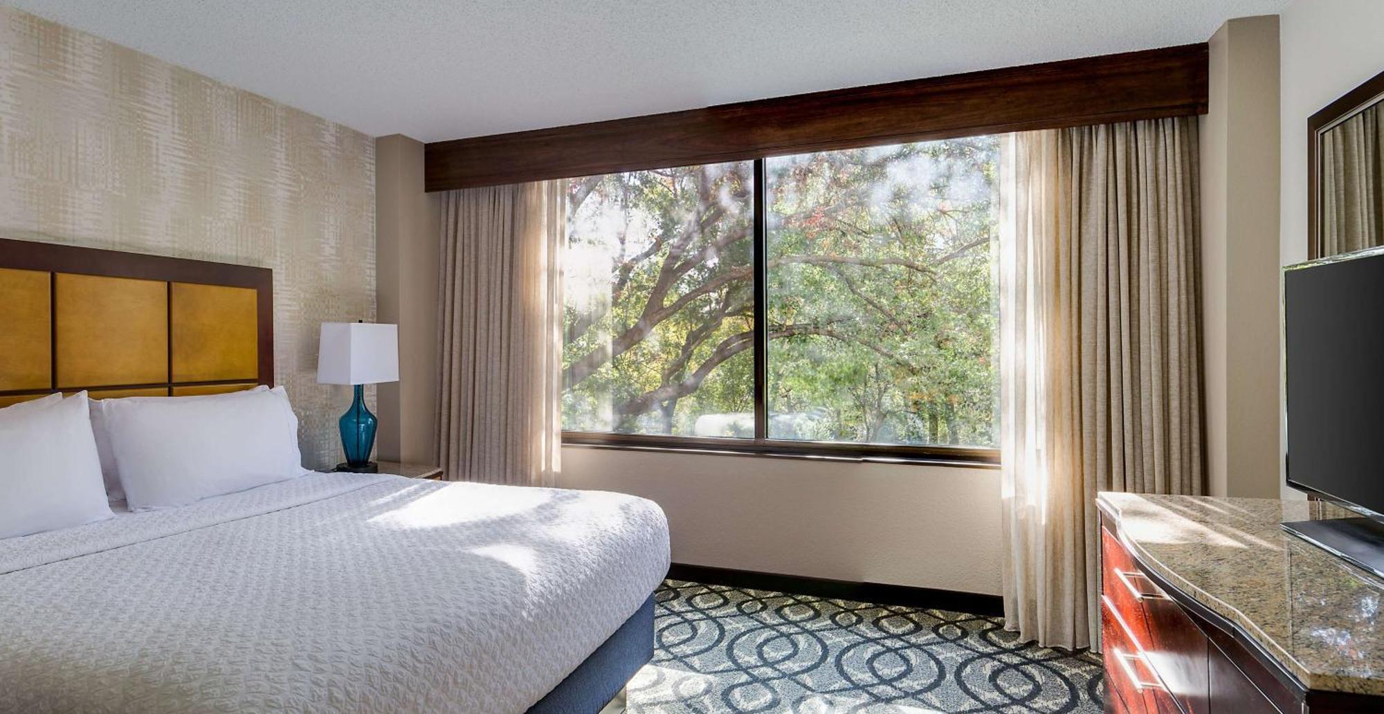 Hotel Embassy By Hilton Dallas-love Field