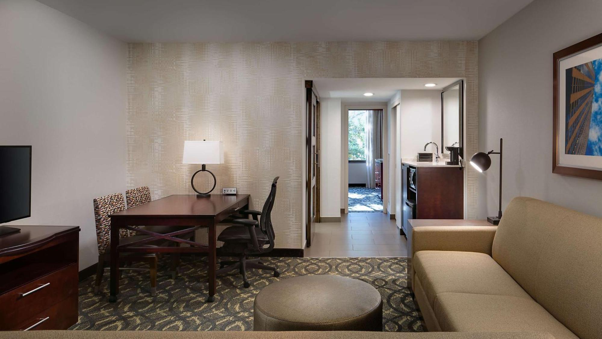 Hotel Embassy By Hilton Dallas-love Field 4*