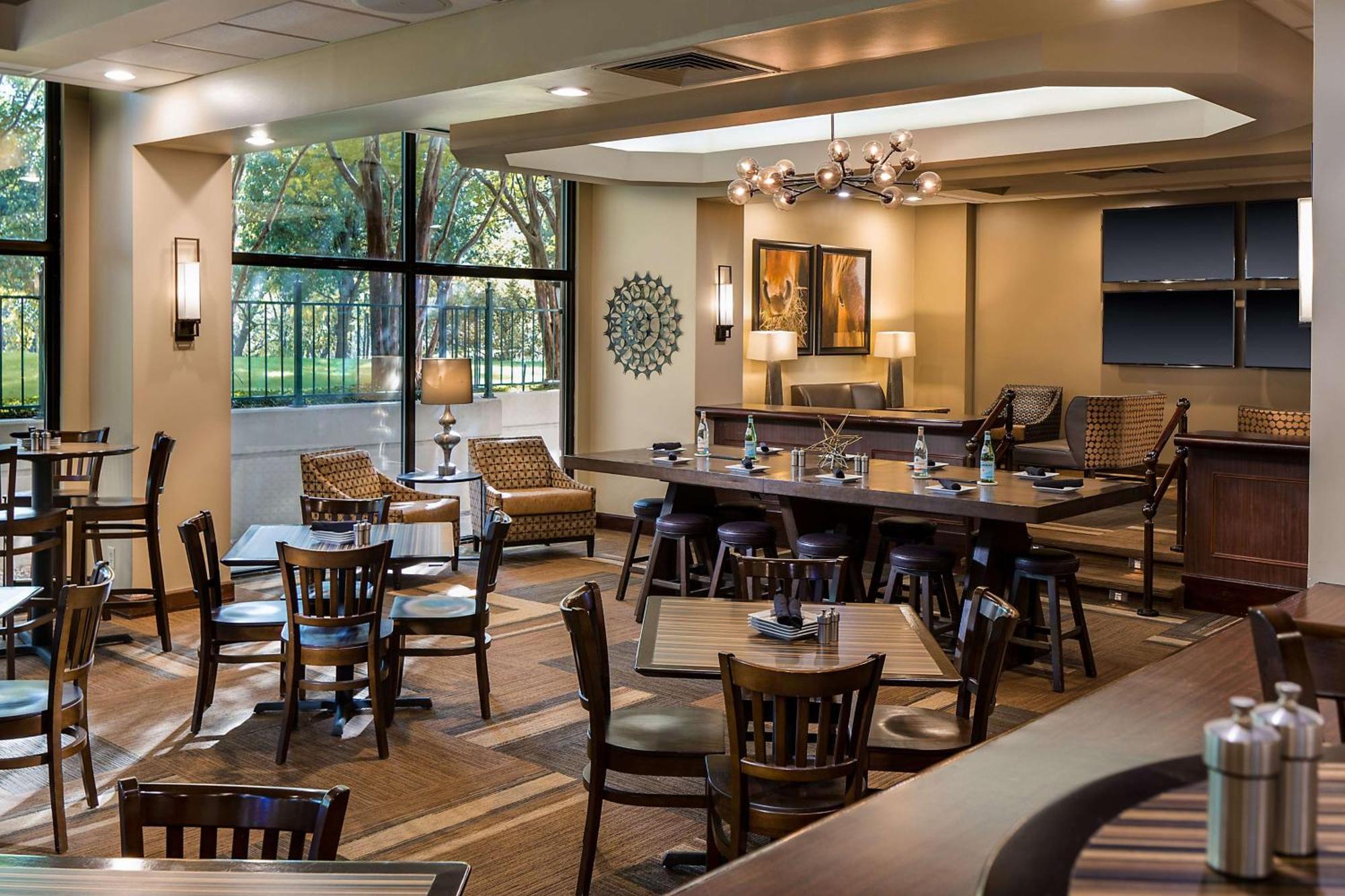 Embassy By Hilton Dallas-love Field Hotel 4*