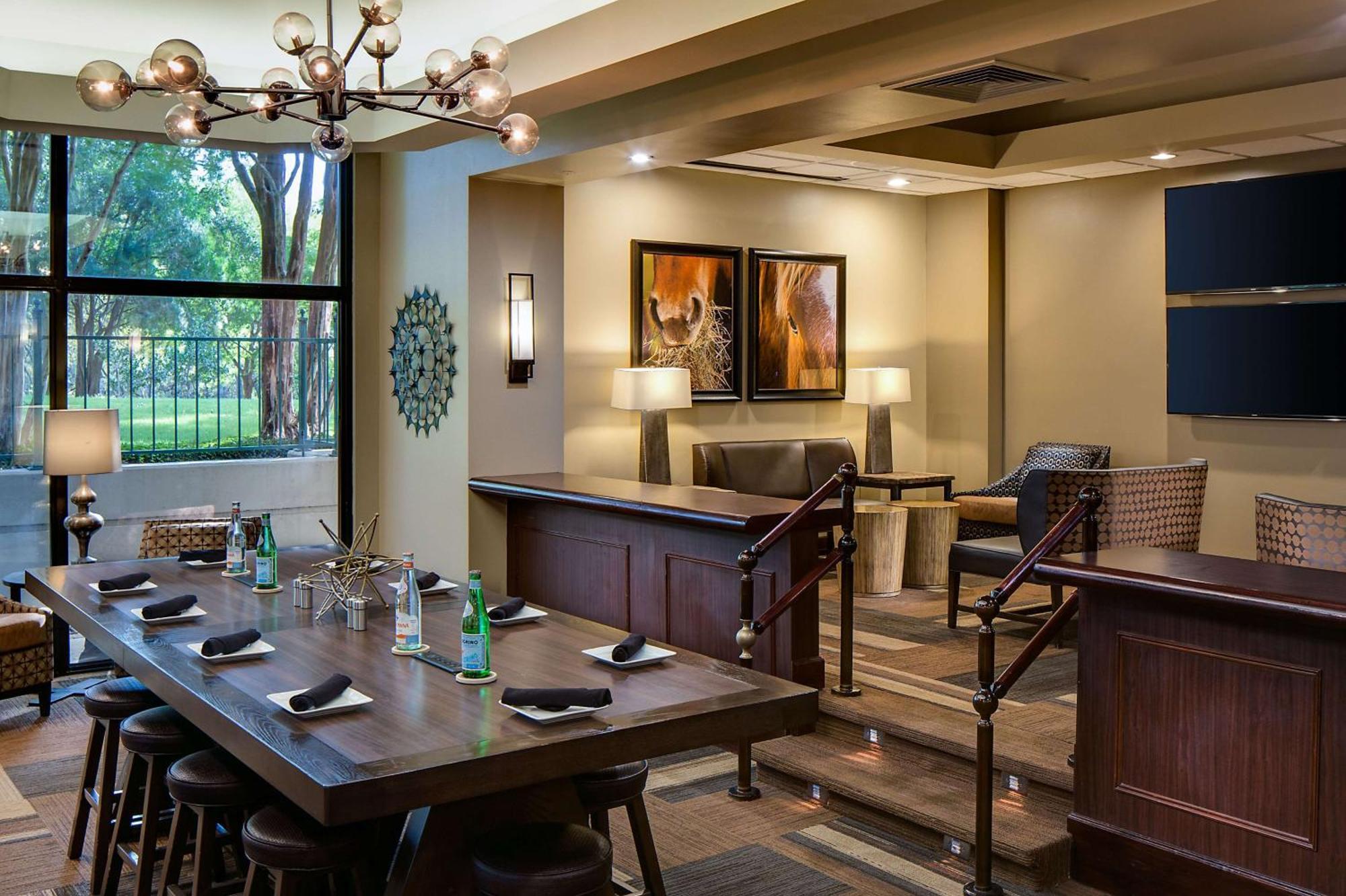 Hotel Embassy By Hilton Dallas-love Field