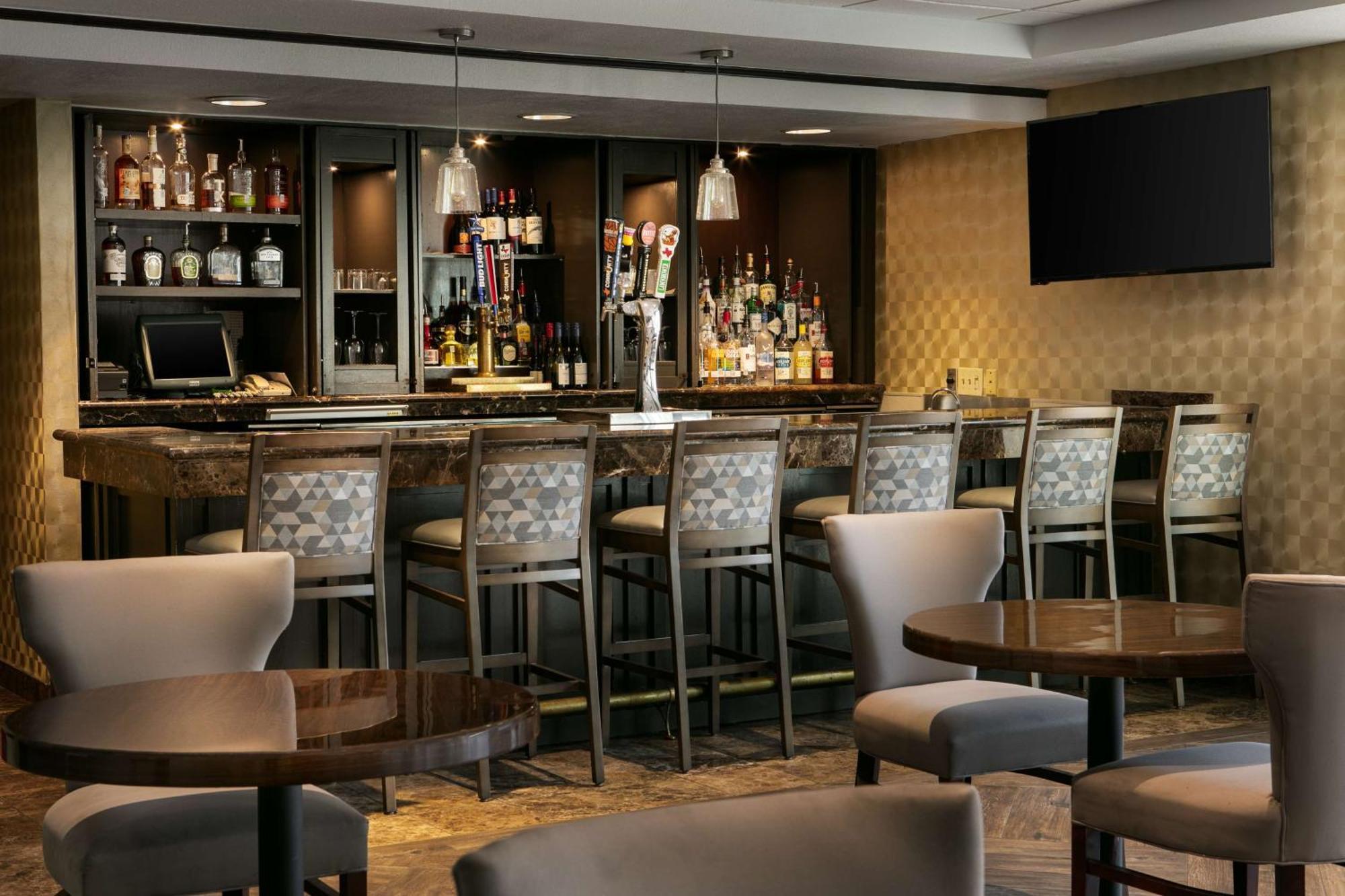 Doubletree By Hilton Market Center Hotel