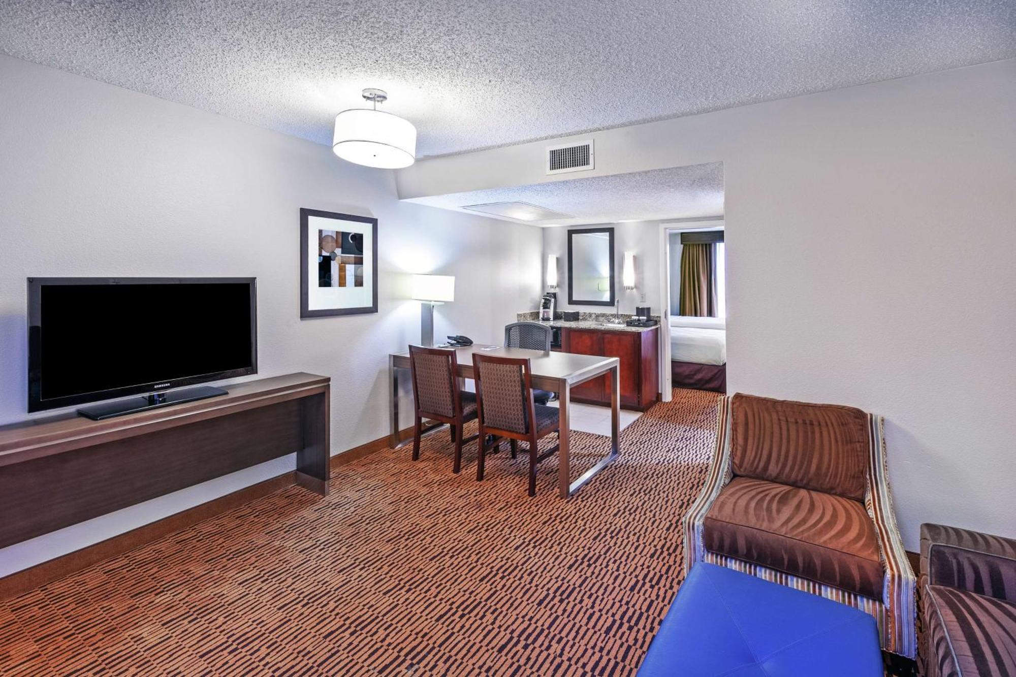 Embassy By Hilton Market Center Dallas