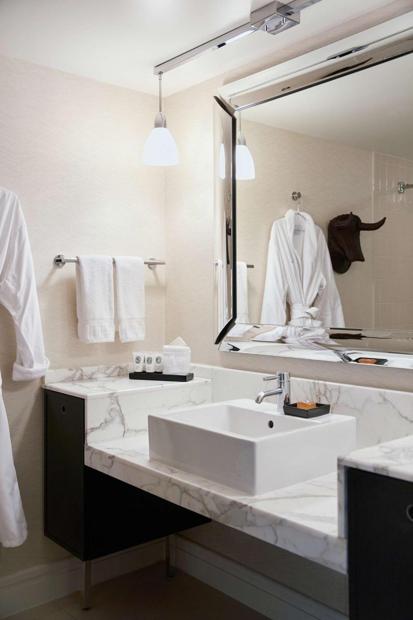 The Highland Dallas, Curio Collection By Hilton Hotel