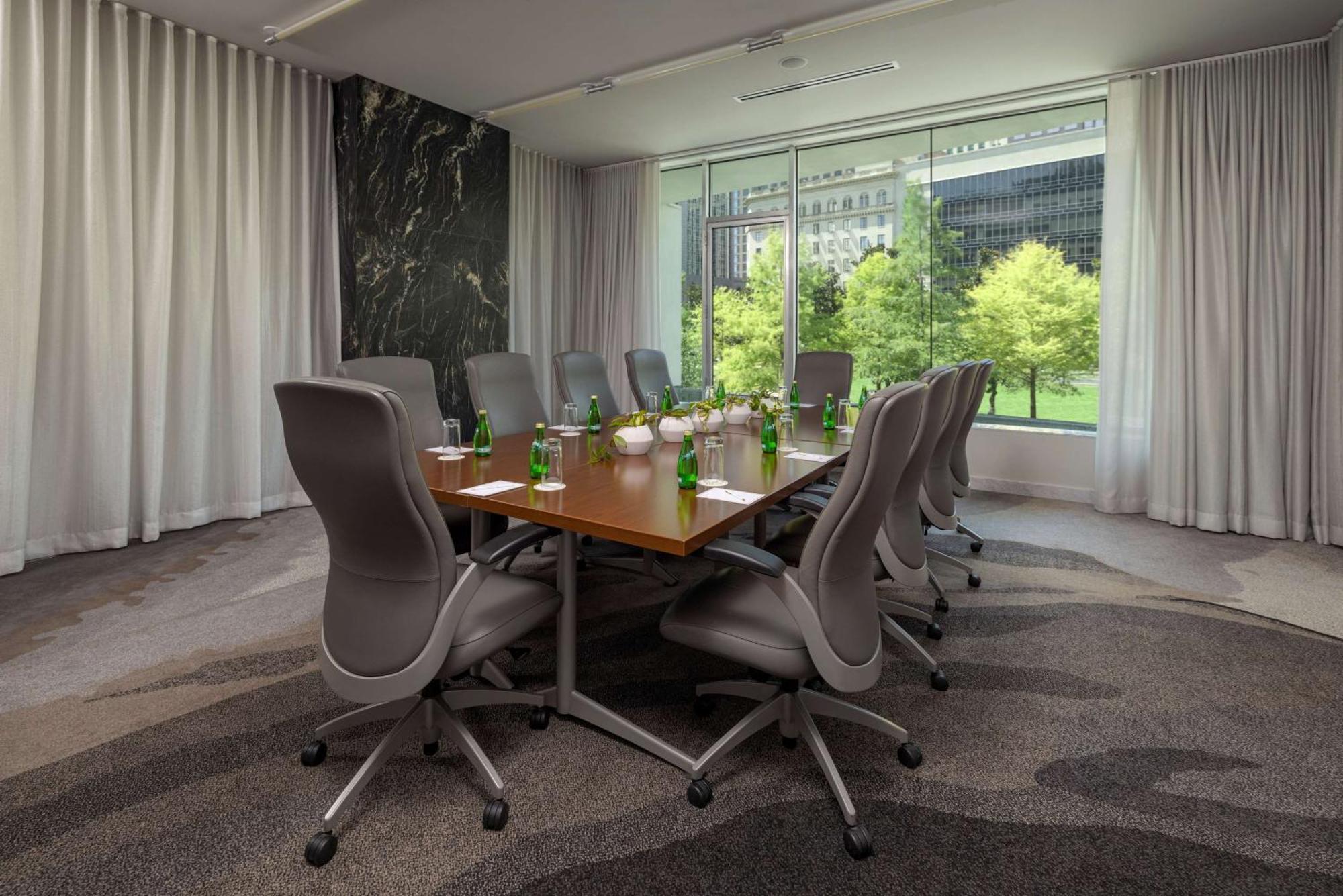 Hotel The Statler Dallas, Curio Collection By Hilton