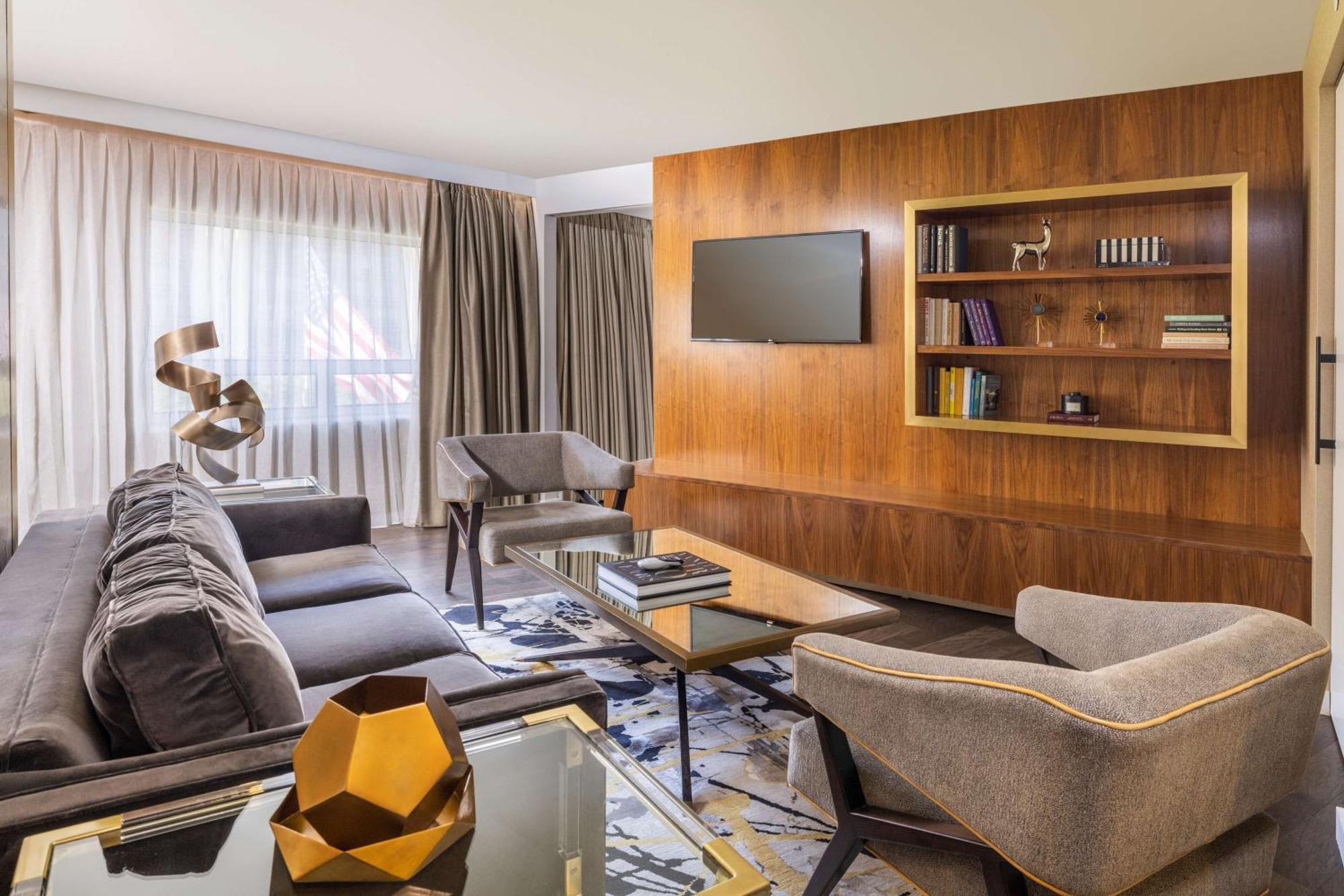 The Statler Dallas, Curio Collection By Hilton