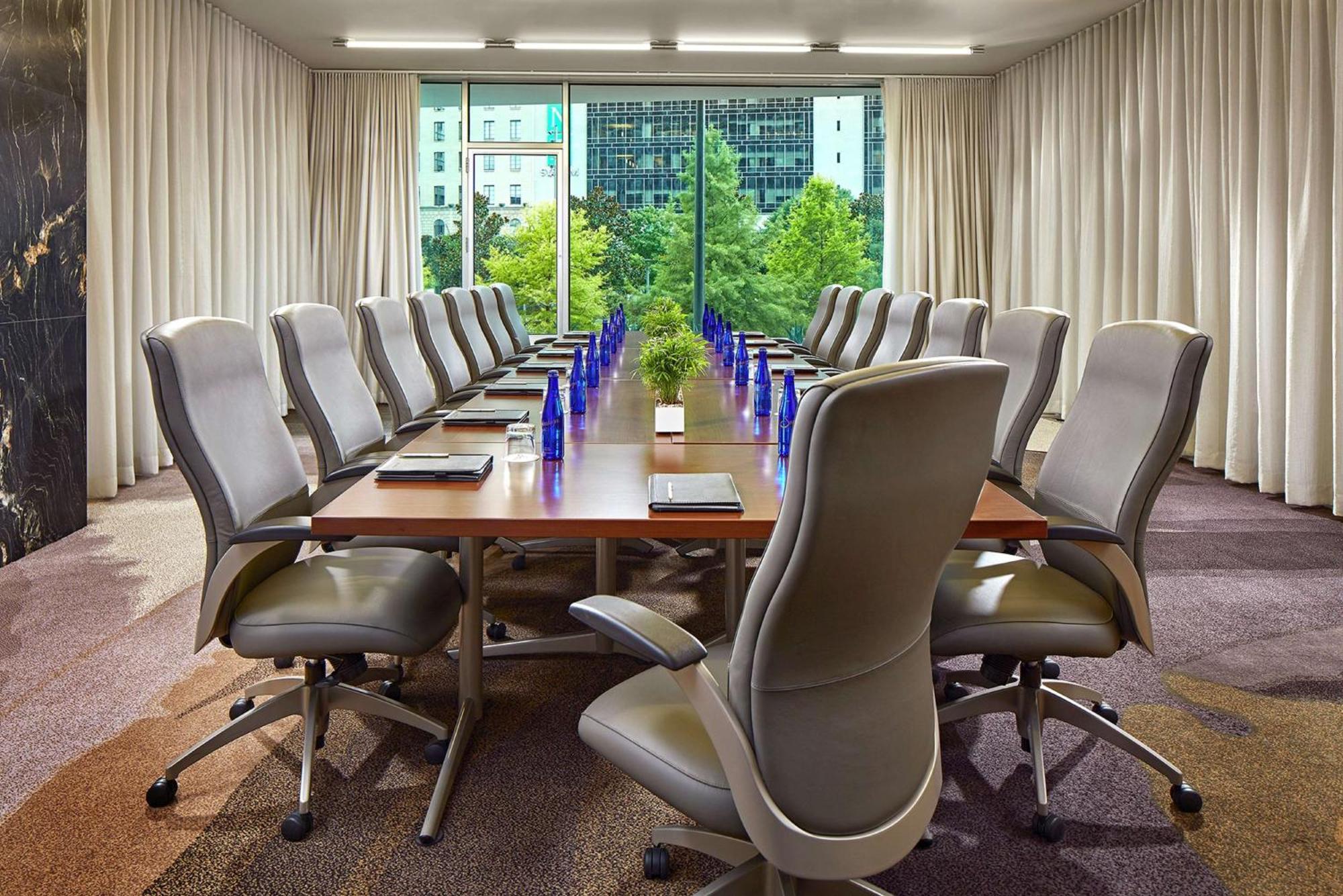 Hotel The Statler Dallas, Curio Collection By Hilton
