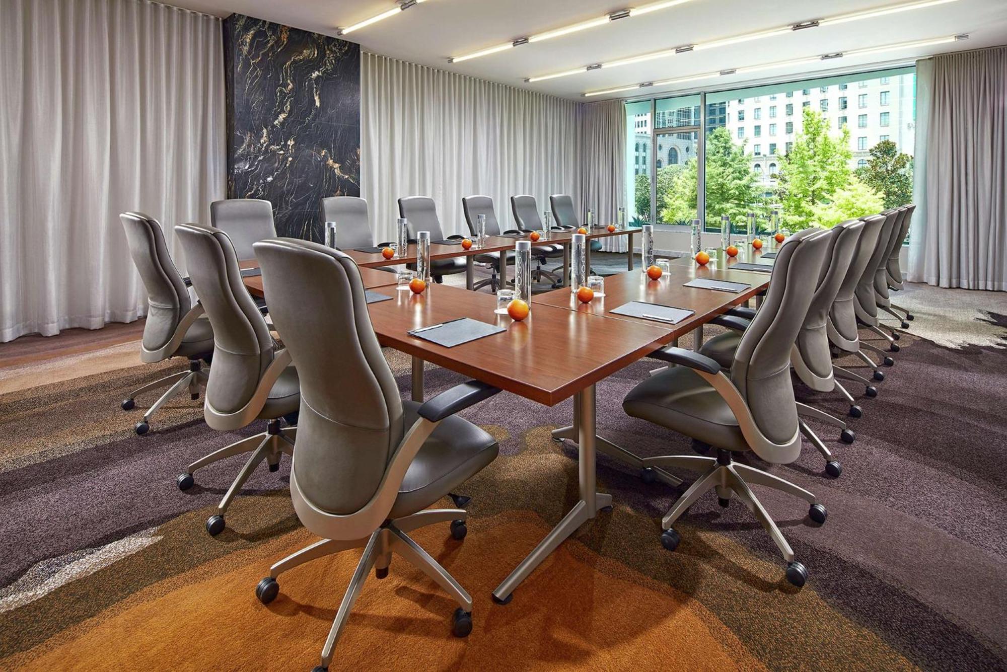 Hotel The Statler Dallas, Curio Collection By Hilton