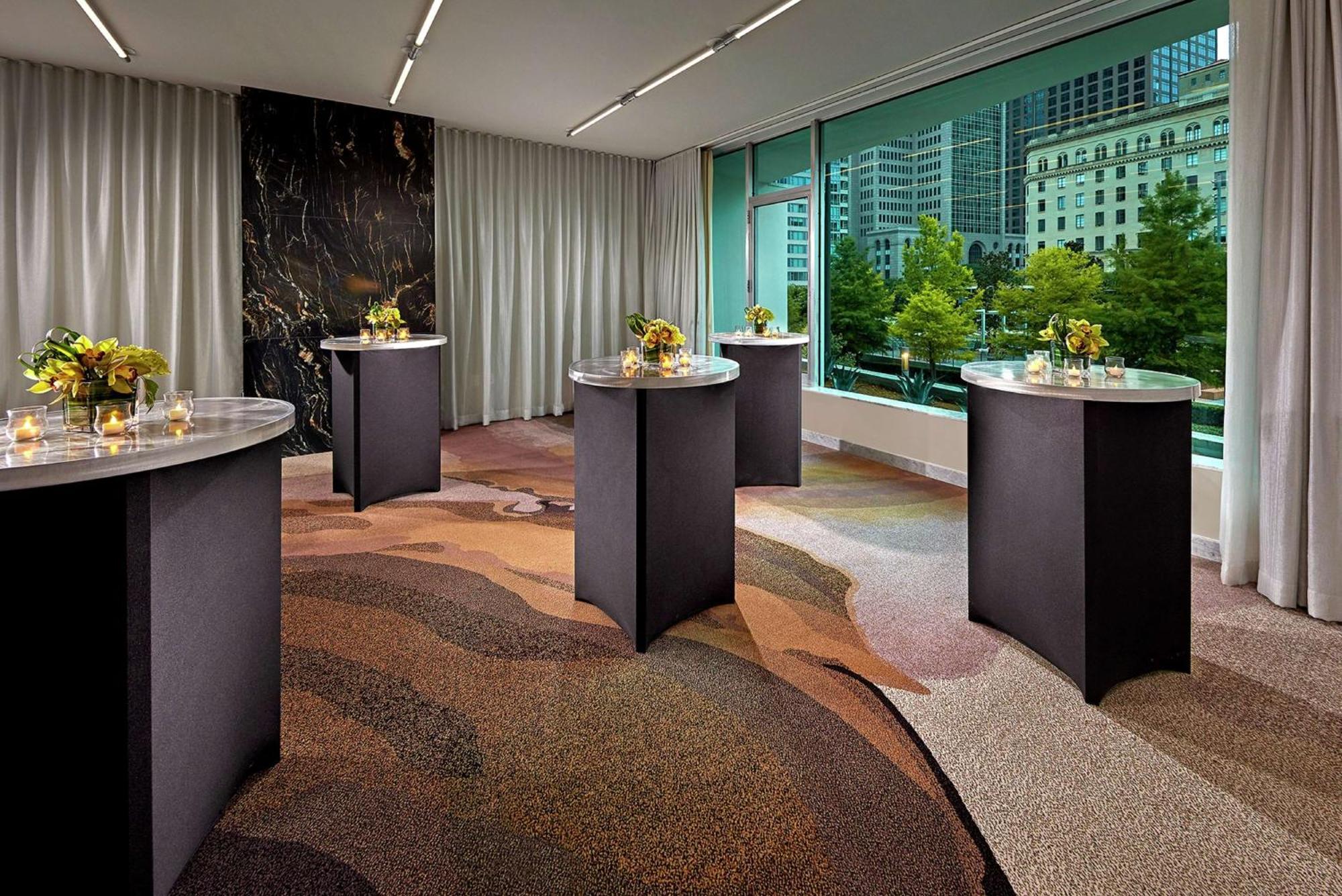 The Statler Dallas, Curio Collection By Hilton