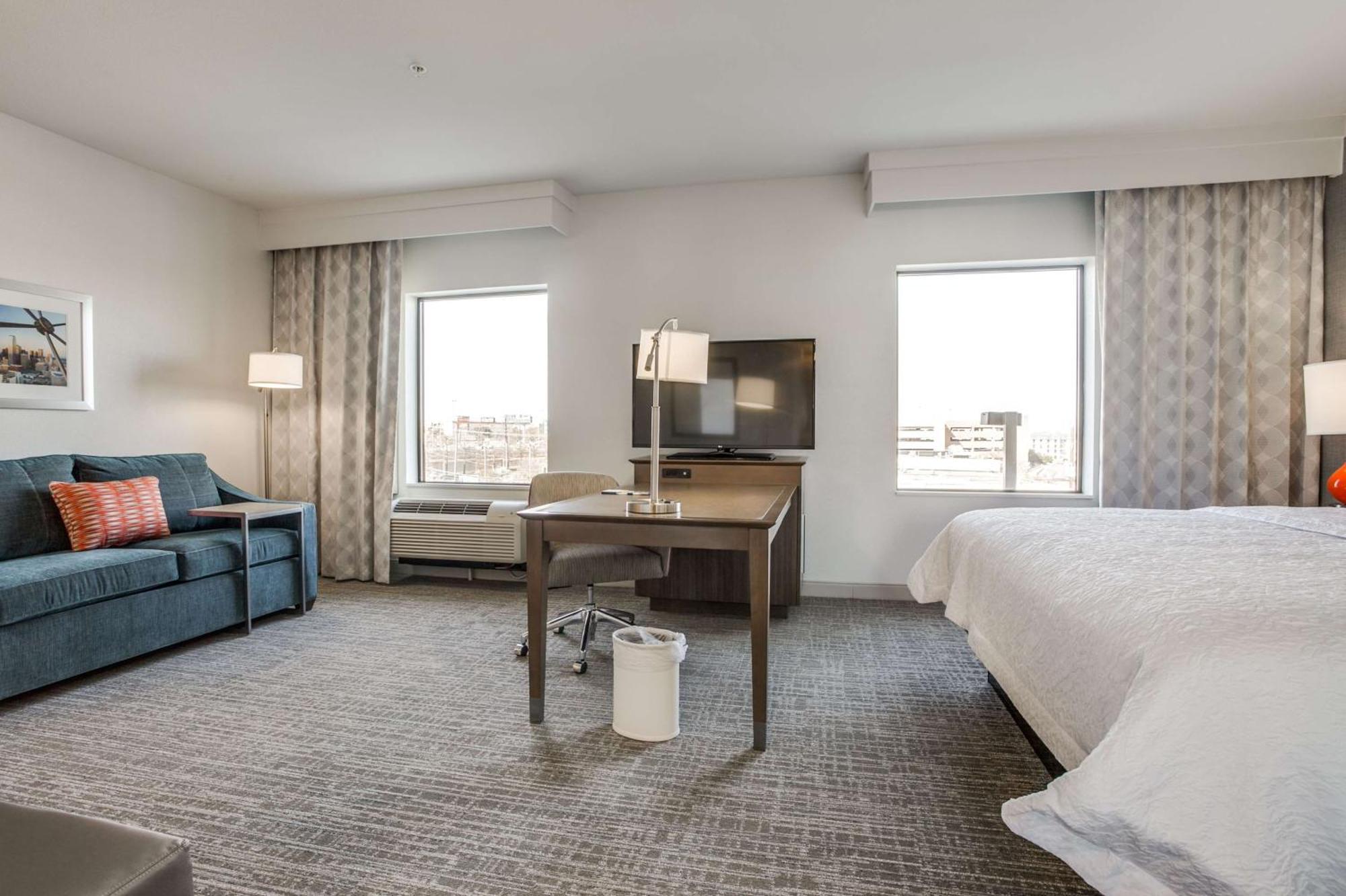 Hampton Inn & Suites Dallas-Central Expy/North Park Area 3*