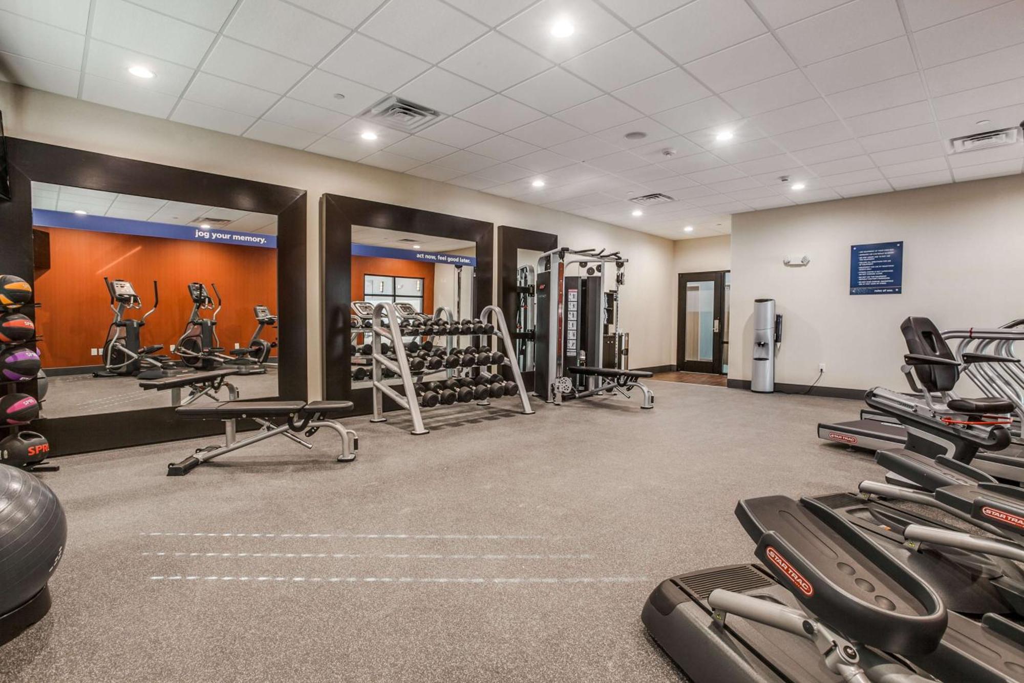Hotel Hampton Inn & Suites Dallas-Central Expy/North Park Area 3*