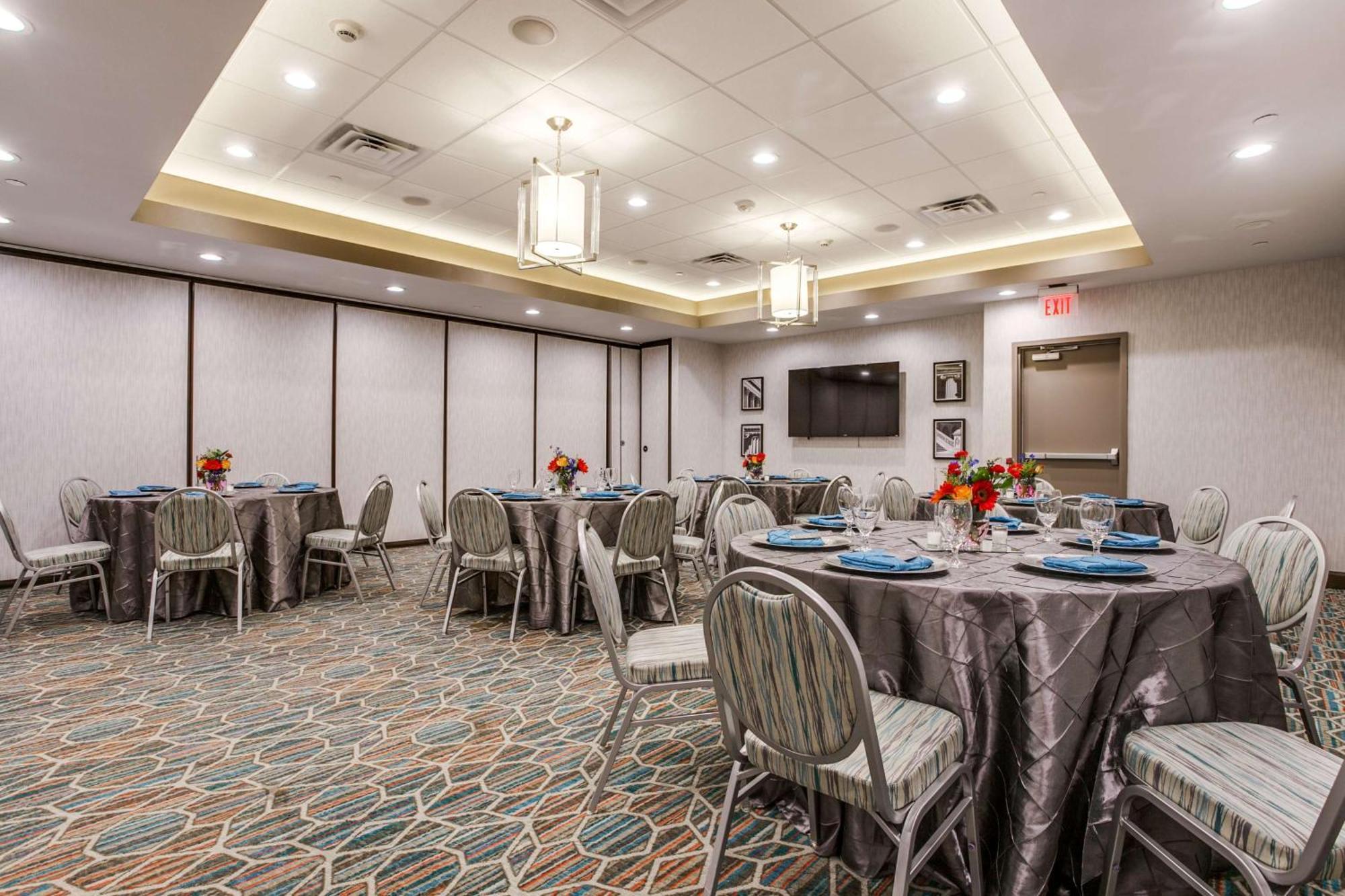 Hotel Hampton Inn & Suites Dallas-Central Expy/North Park Area 3*