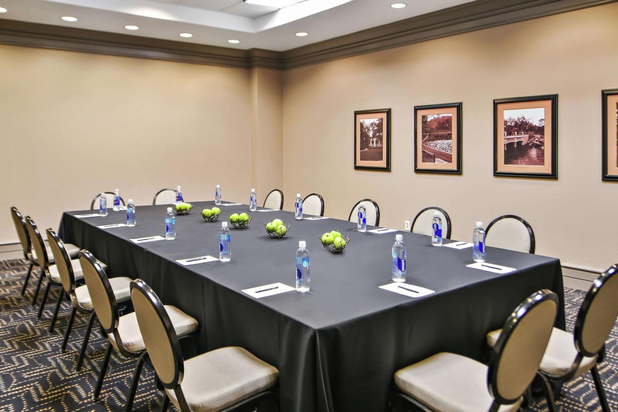 Hilton Dallas-park Cities 3*