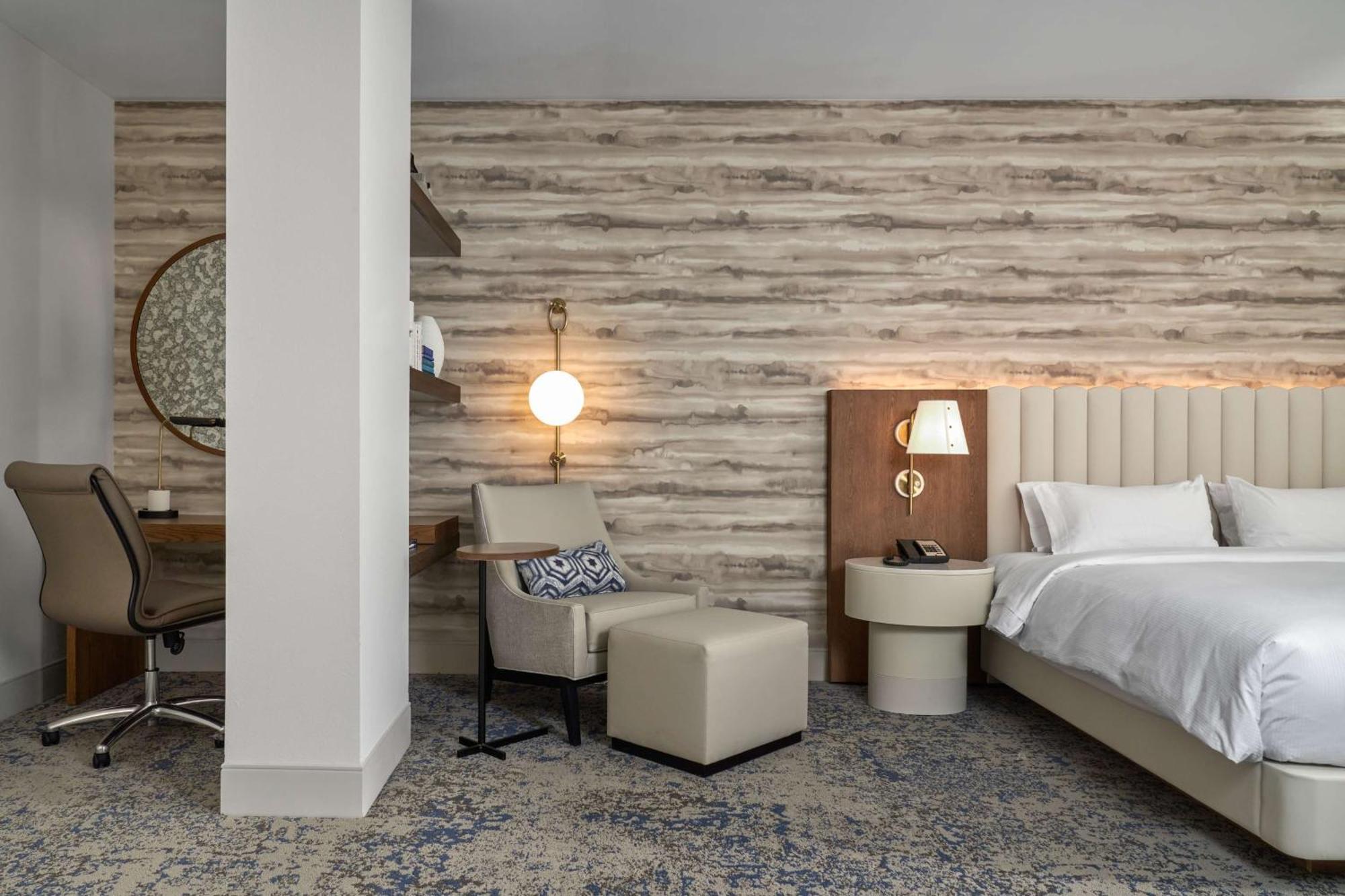 Doubletree By Hilton - Field