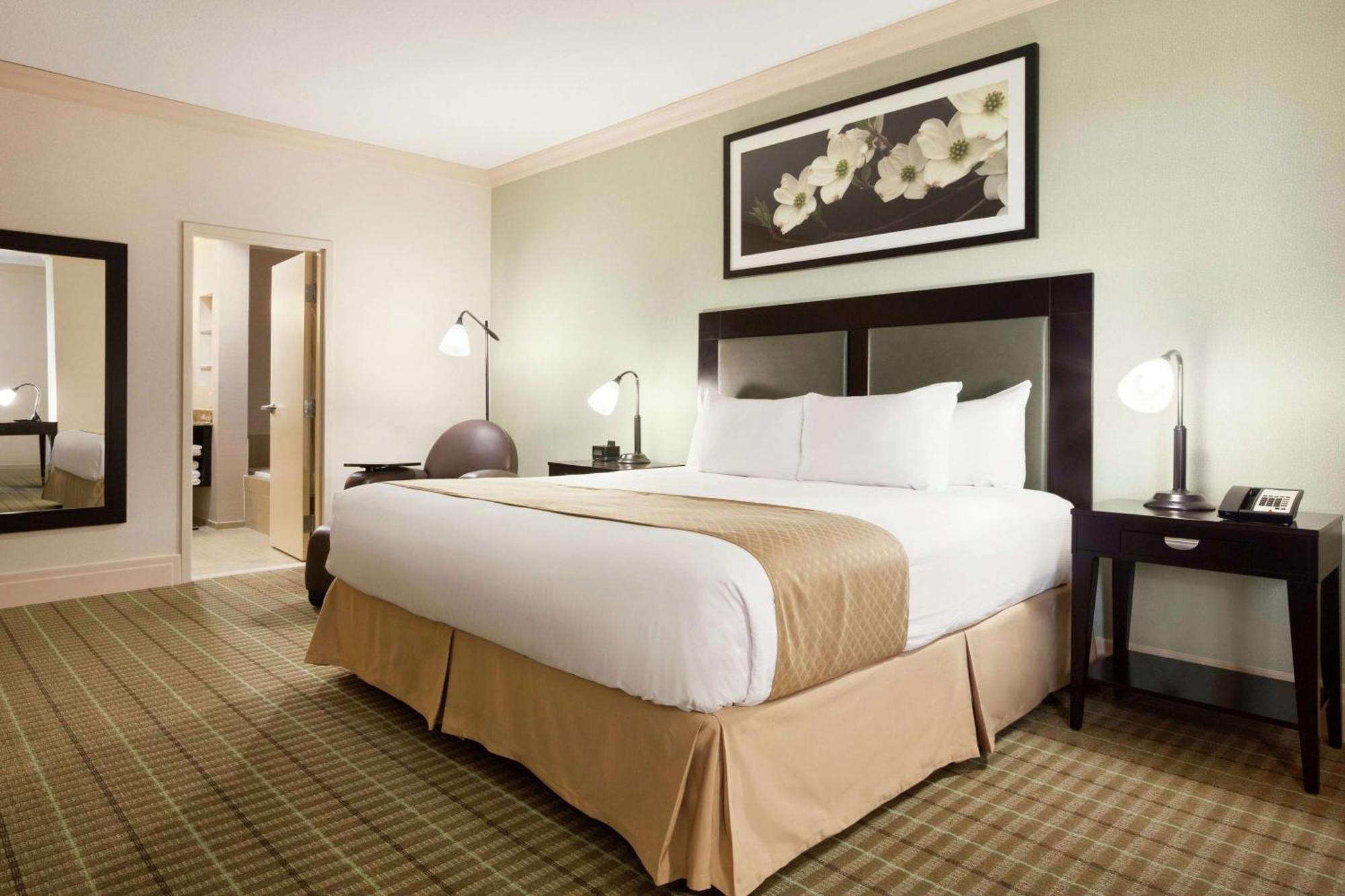 Doubletree By Hilton - Field Dallas