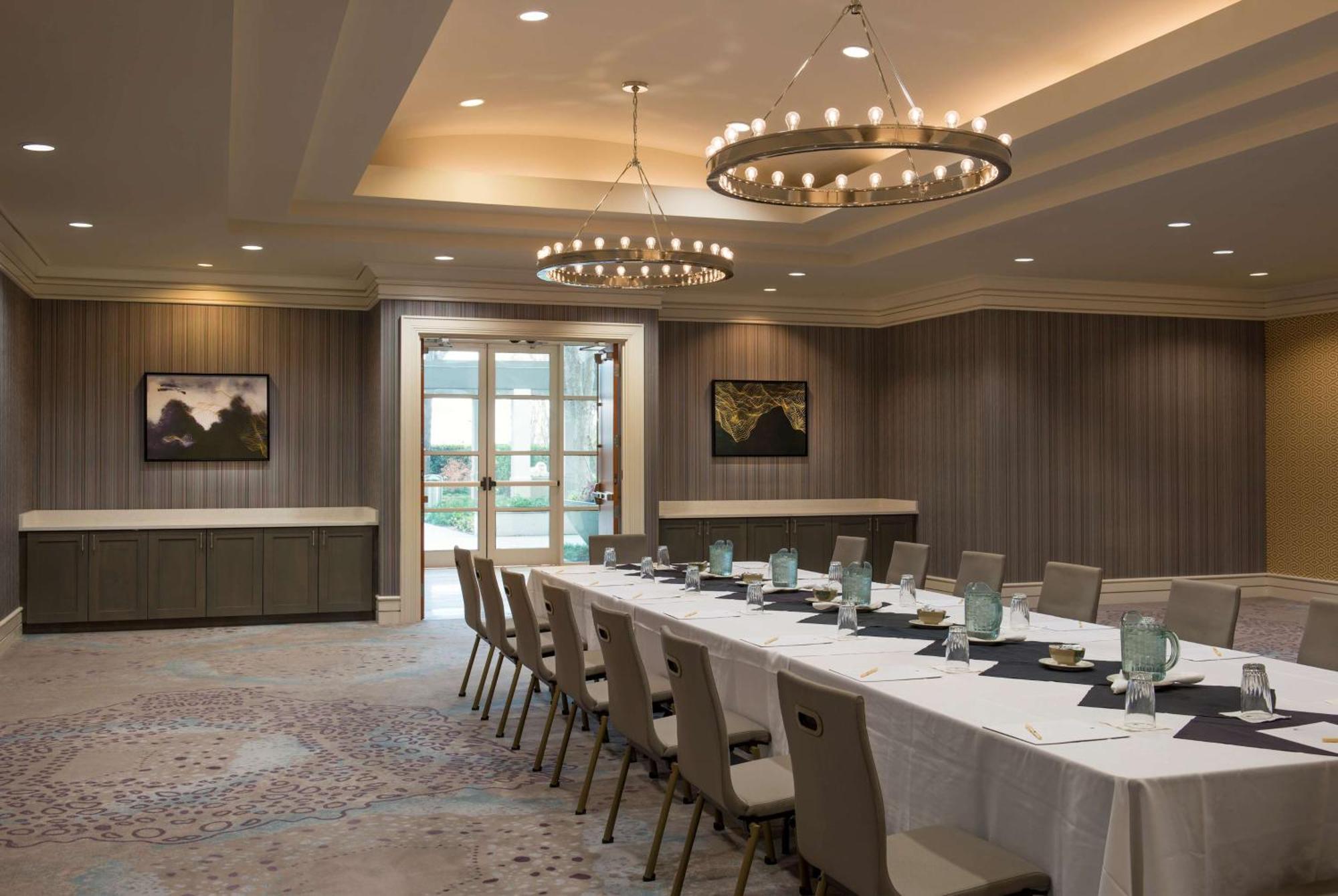 Doubletree By Hilton - Field