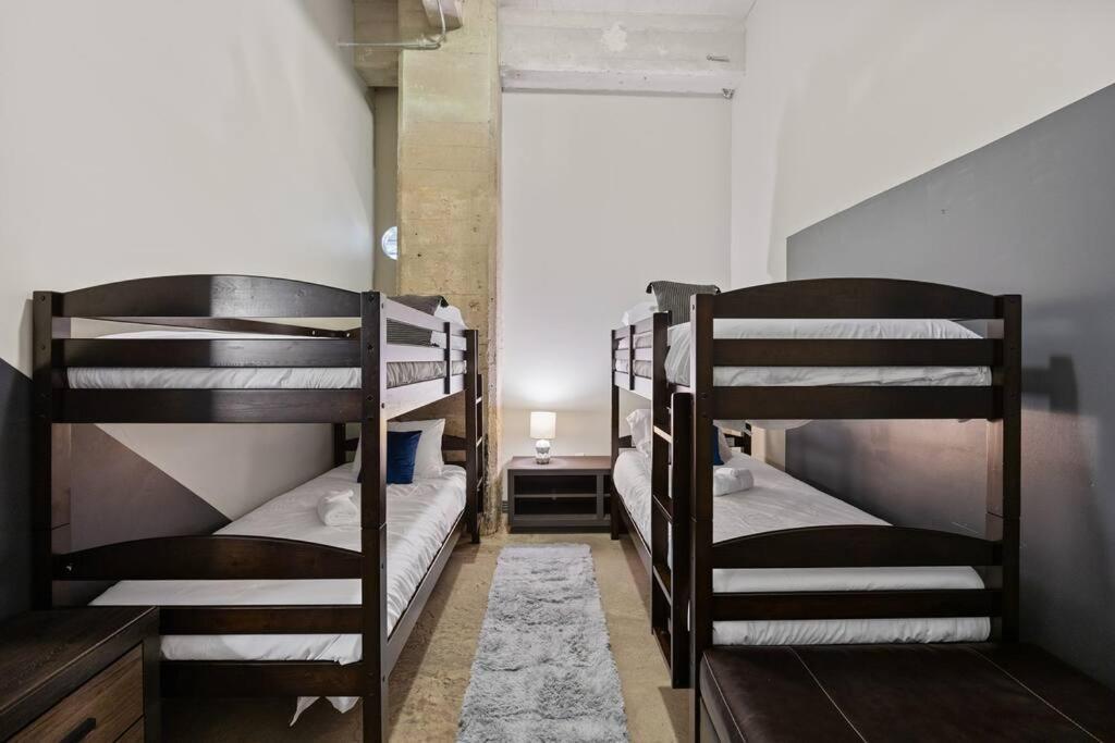 Stunning Downtown With Pool, Laundry, Parking Apartment Dallas