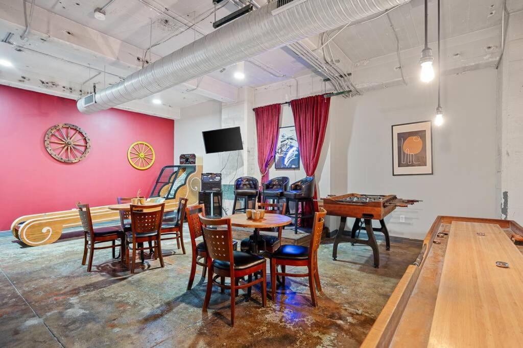 Stunning Downtown With Pool, Laundry, Parking Dallas
