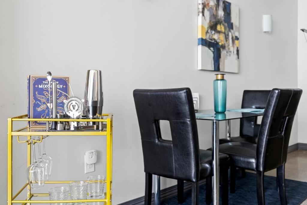 Stunning Downtown With Pool, Laundry, Parking Apartment Dallas