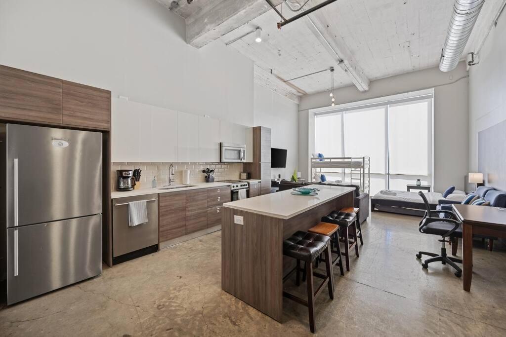 Stunning Downtown With Pool, Laundry, Parking Apartment Dallas