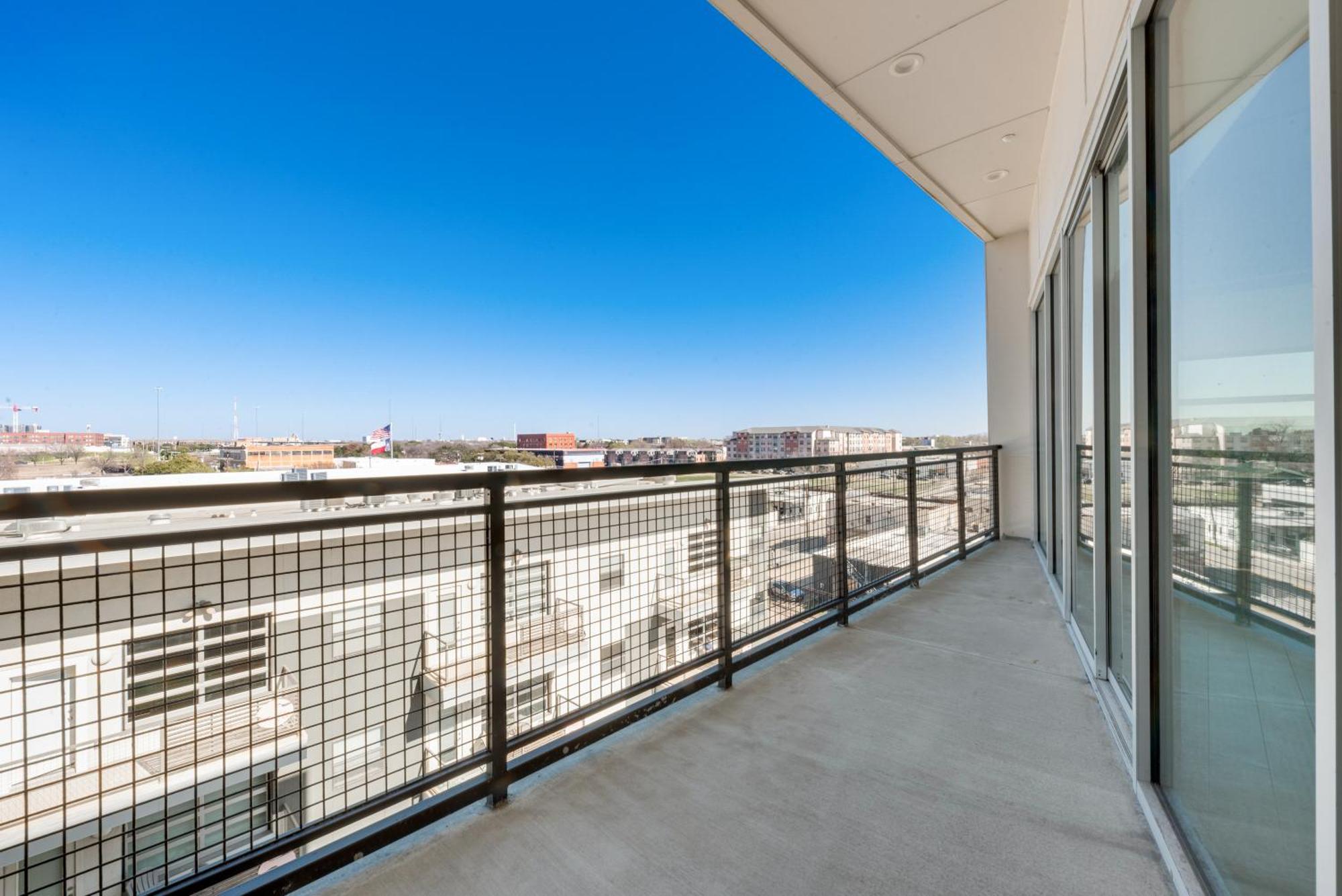 Snazzy Loft Style 2br I Gym I Parking I Workspace Apartment *
