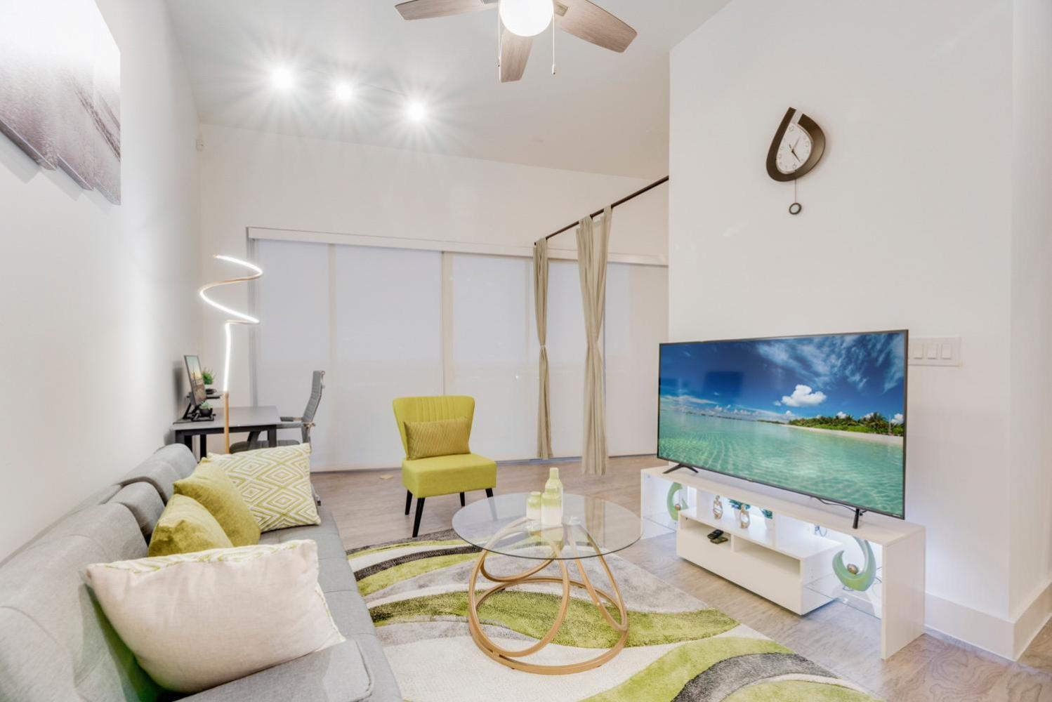 Snazzy Loft Style 2br I Gym I Parking I Workspace