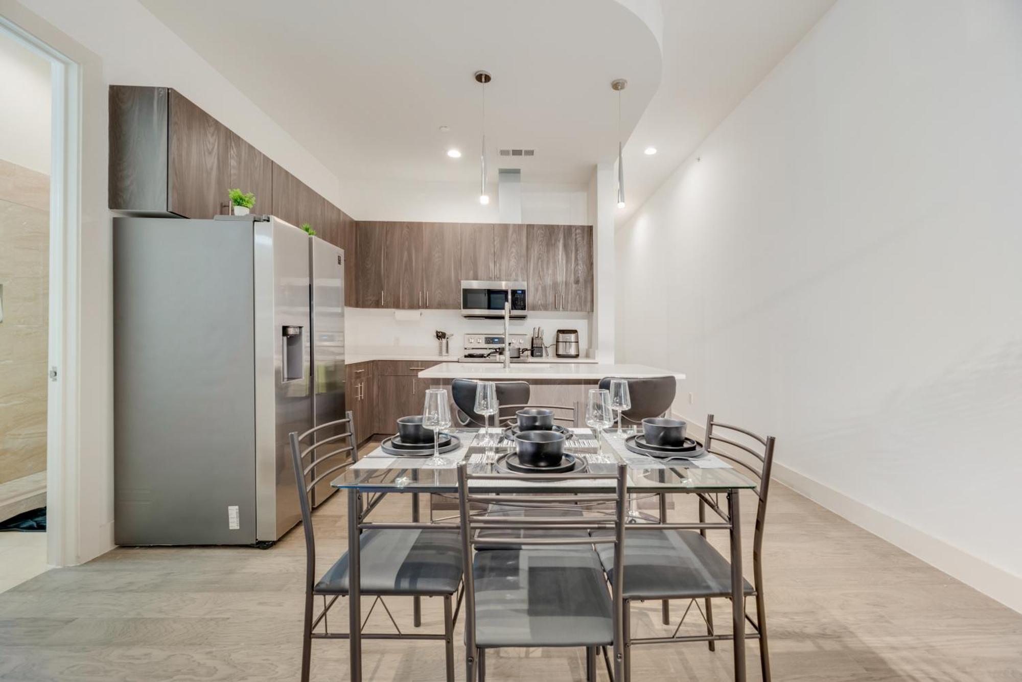 Snazzy Loft Style 2br I Gym I Parking I Workspace