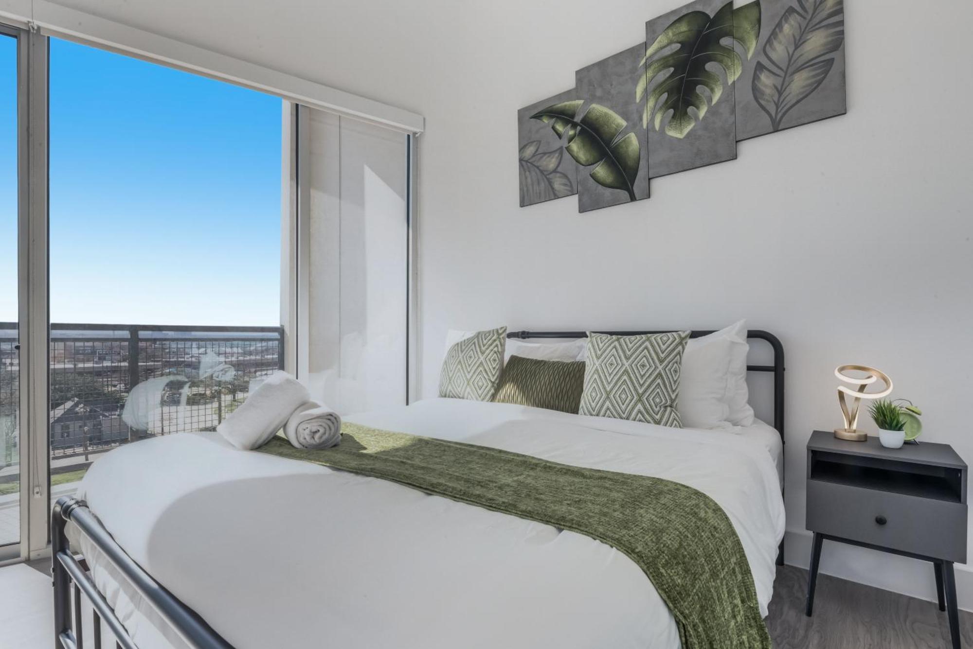 Apartment Snazzy Loft Style 2br I Gym I Parking I Workspace Dallas