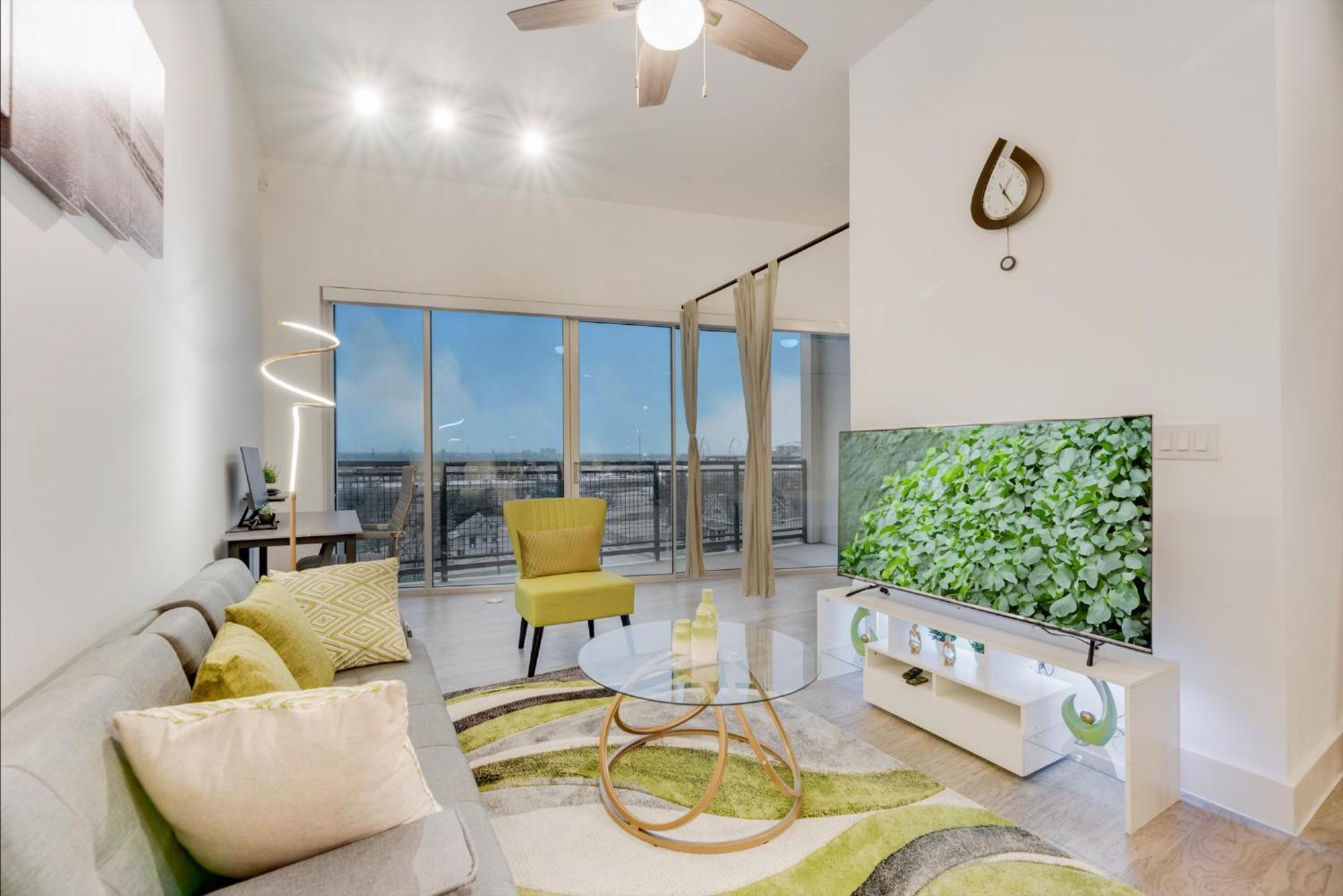 Snazzy Loft Style 2br I Gym I Parking I Workspace Apartment