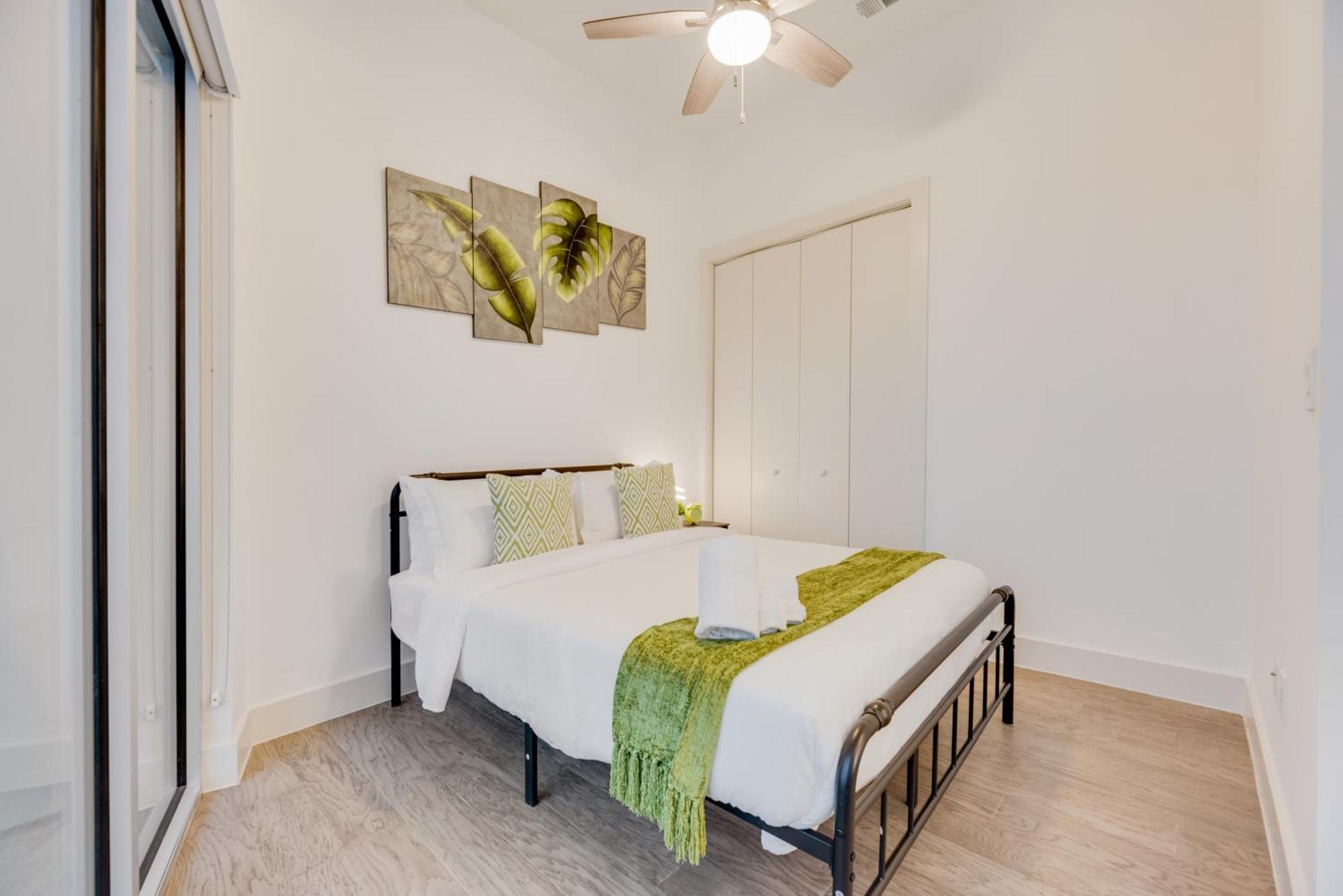 Apartment Snazzy Loft Style 2br I Gym I Parking I Workspace *