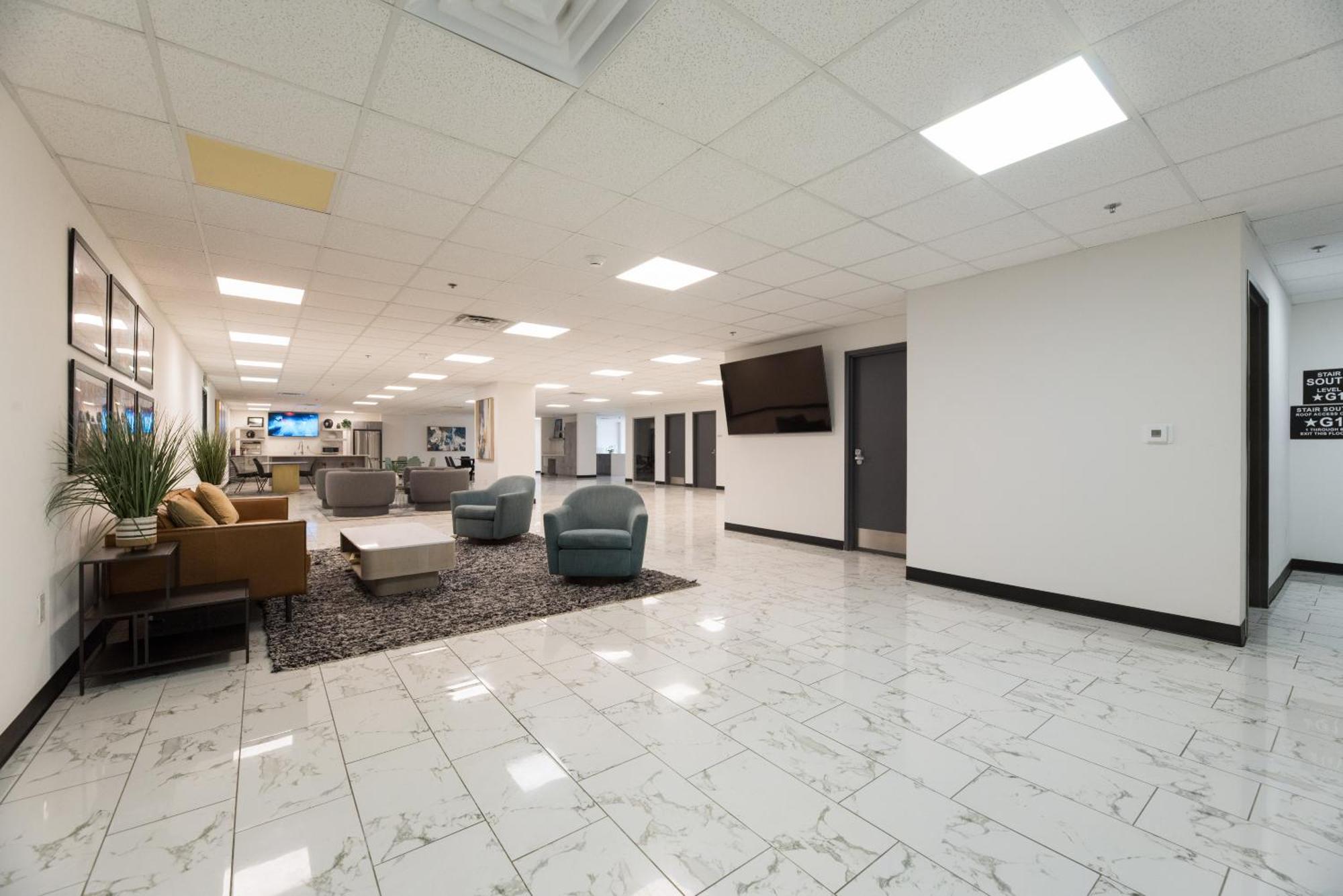 Snazzy Loft Style 2br I Gym I Parking I Workspace *