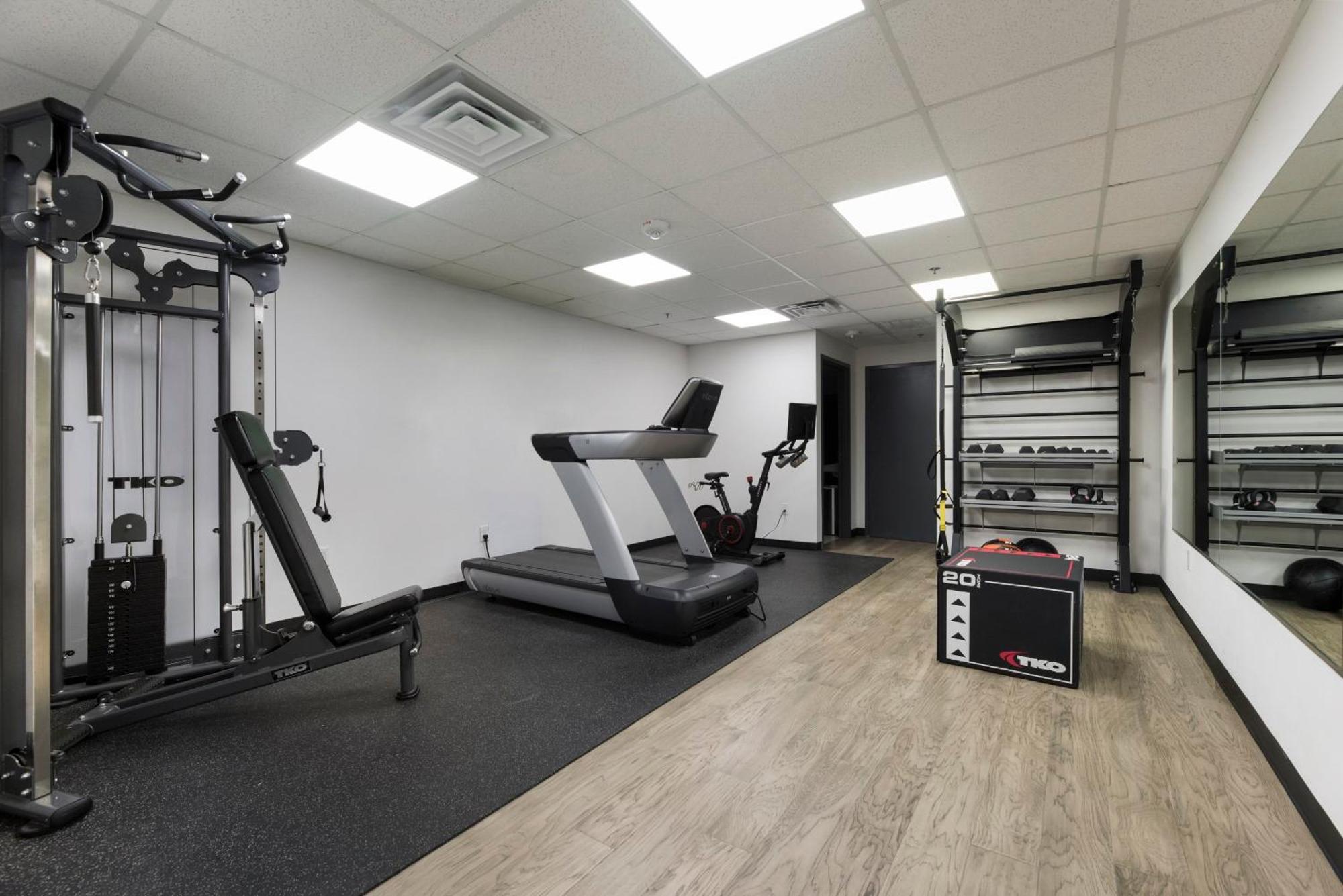 Snazzy Loft Style 2br I Gym I Parking I Workspace * Dallas