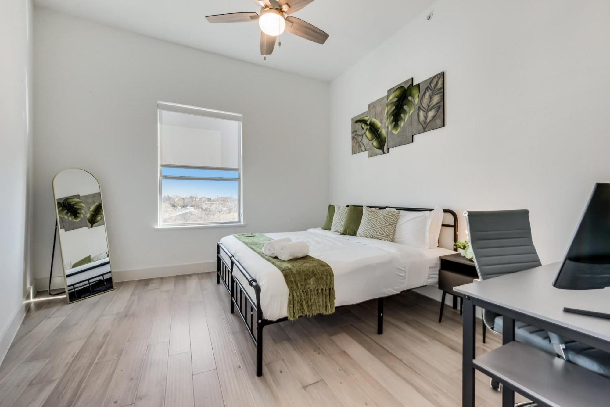 Apartment Contemporary 2br I Gym I Parking I Workspace *