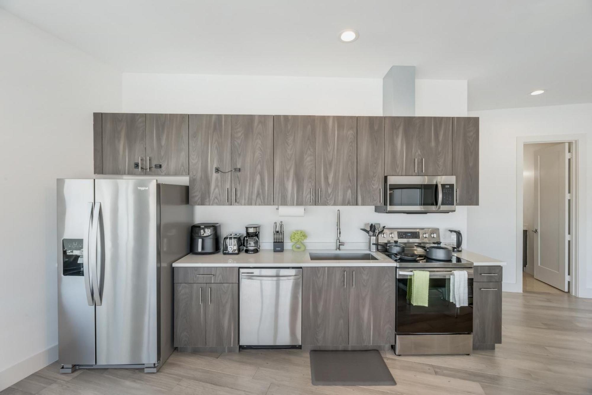 Apartment Contemporary 2br I Gym I Parking I Workspace