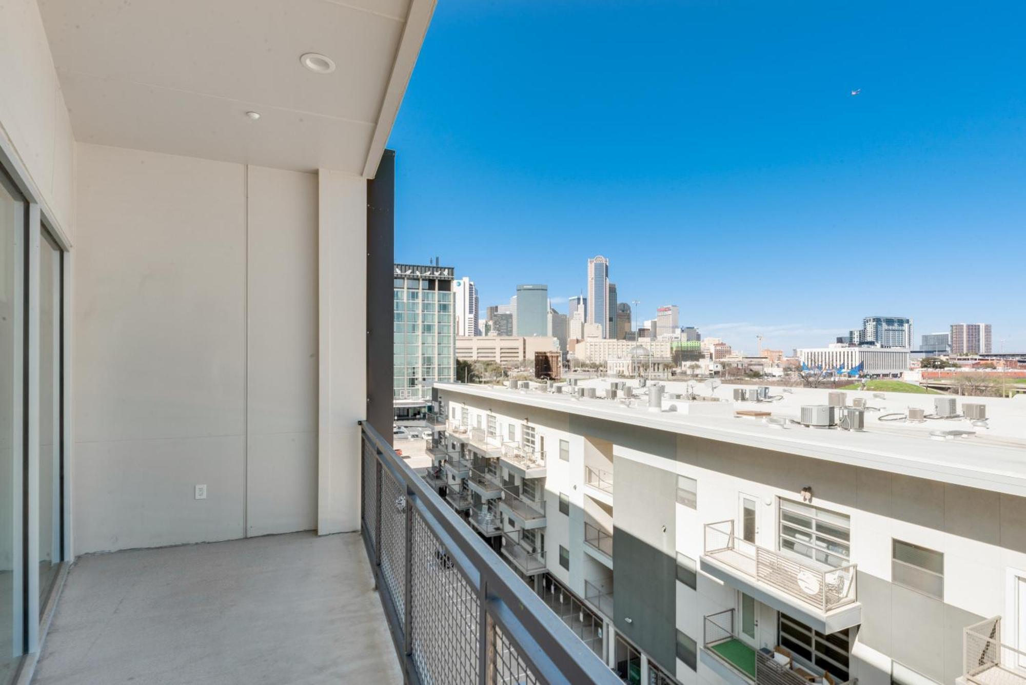 Snappy Loft Style 2br I Gym I Parking I Workspace *