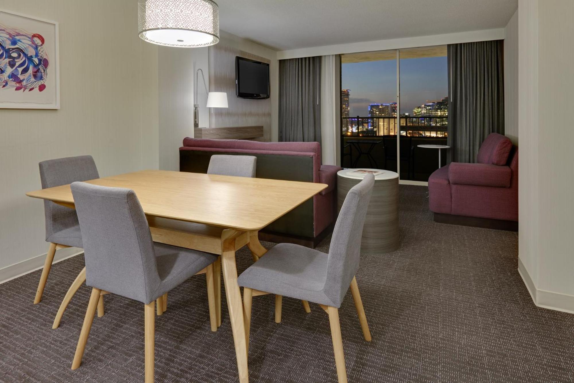 Crowne Plaza Downtown By Ihg 3*