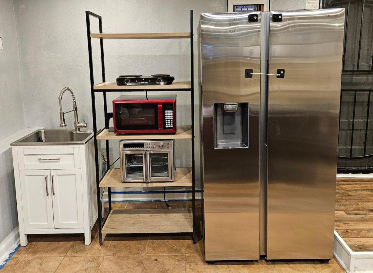 Adorable Spacious With Private Entrance Apartment Dallas