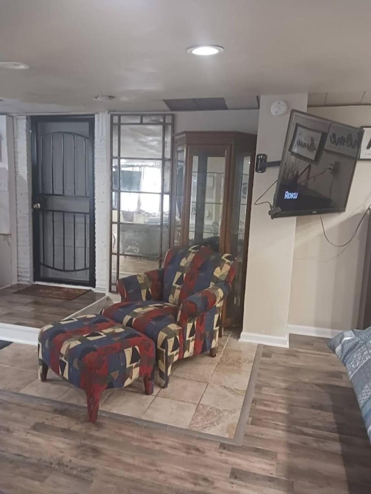 Adorable Spacious With Private Entrance * Dallas