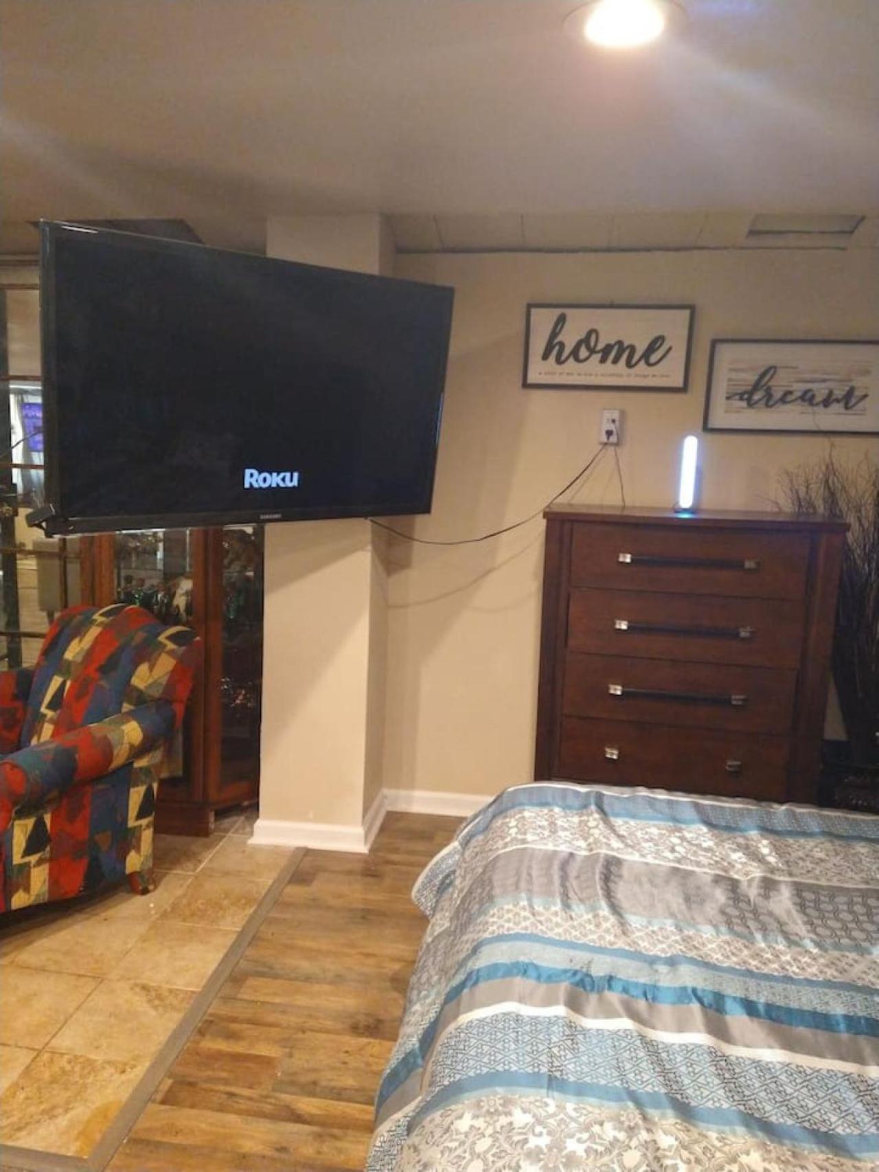 Adorable Spacious With Private Entrance Apartment Dallas