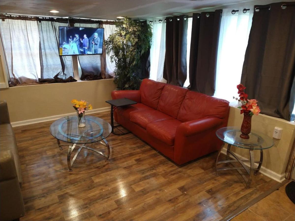 Adorable Spacious With Private Entrance Dallas
