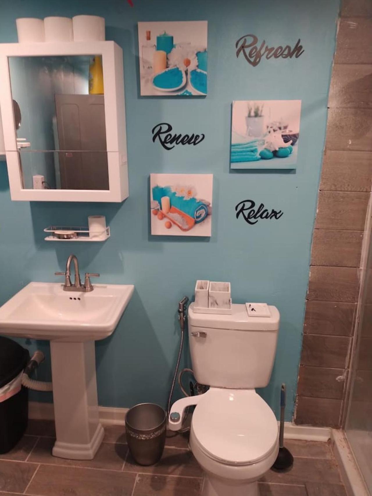 Adorable Spacious With Private Entrance
