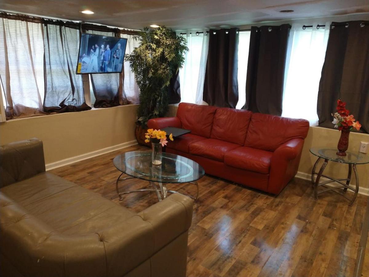 Adorable Spacious With Private Entrance Dallas