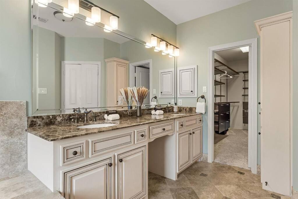 Luxury 4br With Game And Fire Pit Dallas