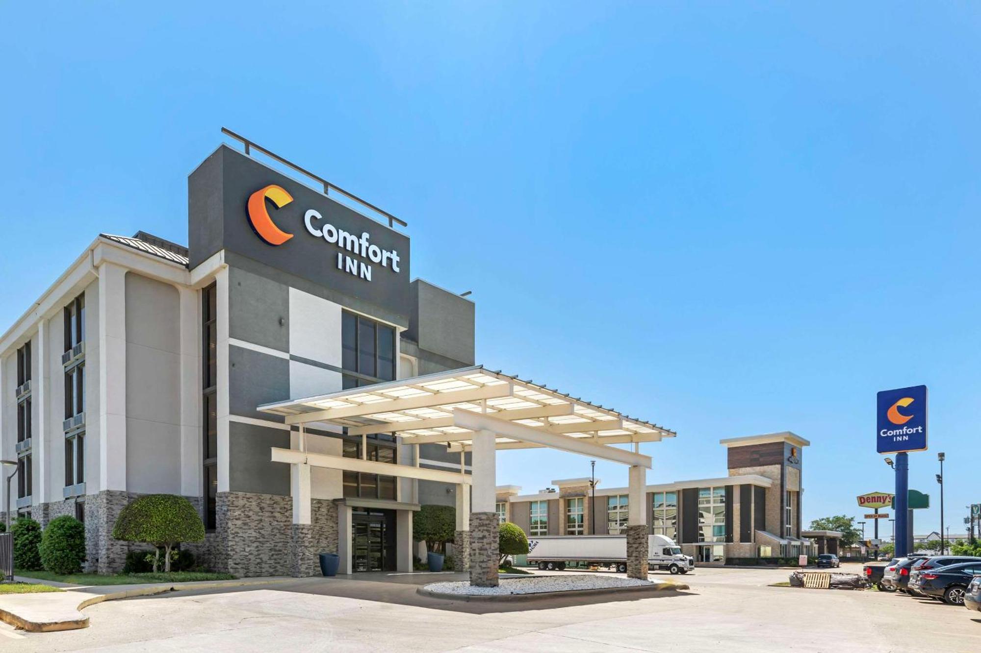 Comfort North Field Airport Inn