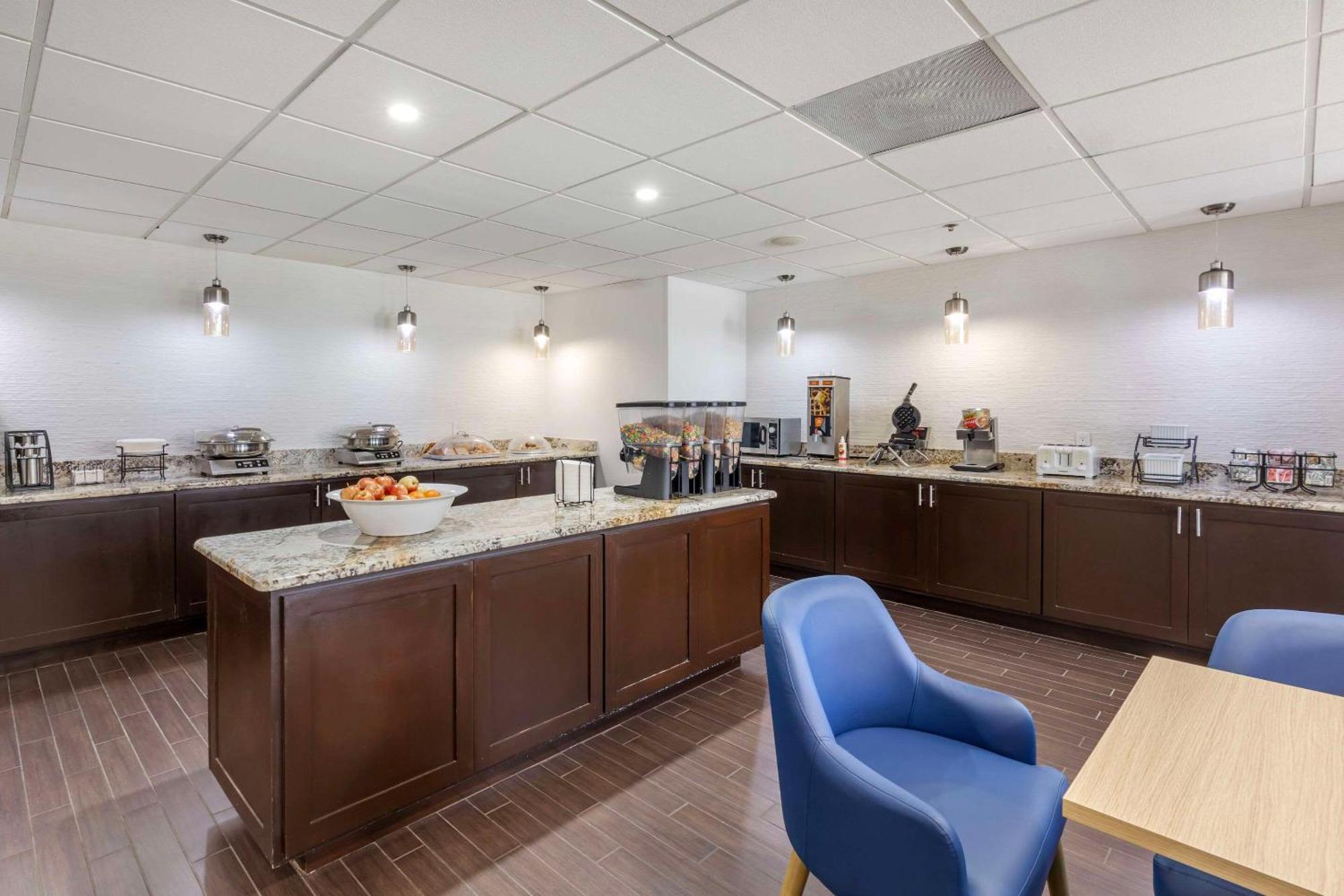 Inn Comfort North Field Airport 4*