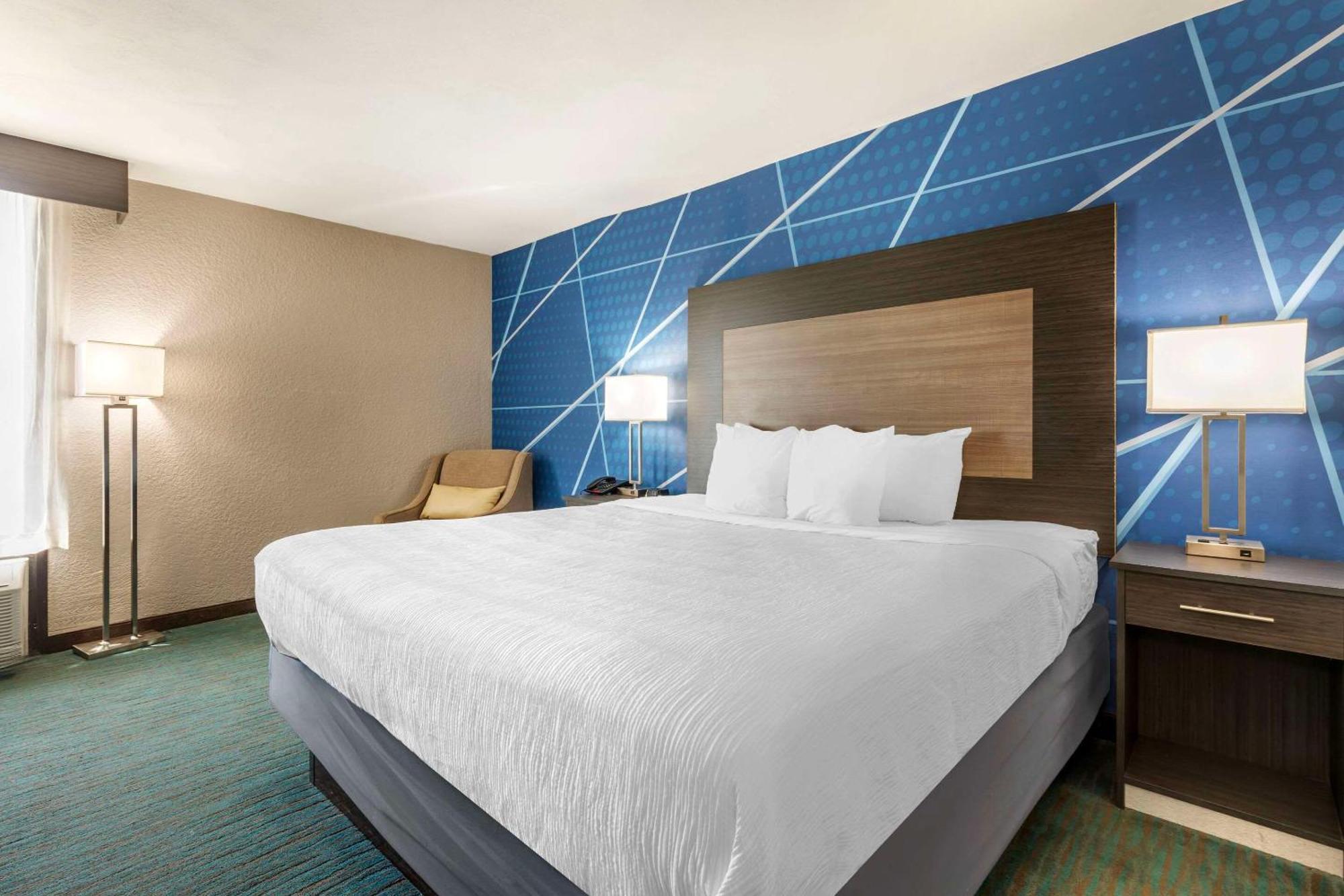 Comfort North Field Airport Inn Dallas